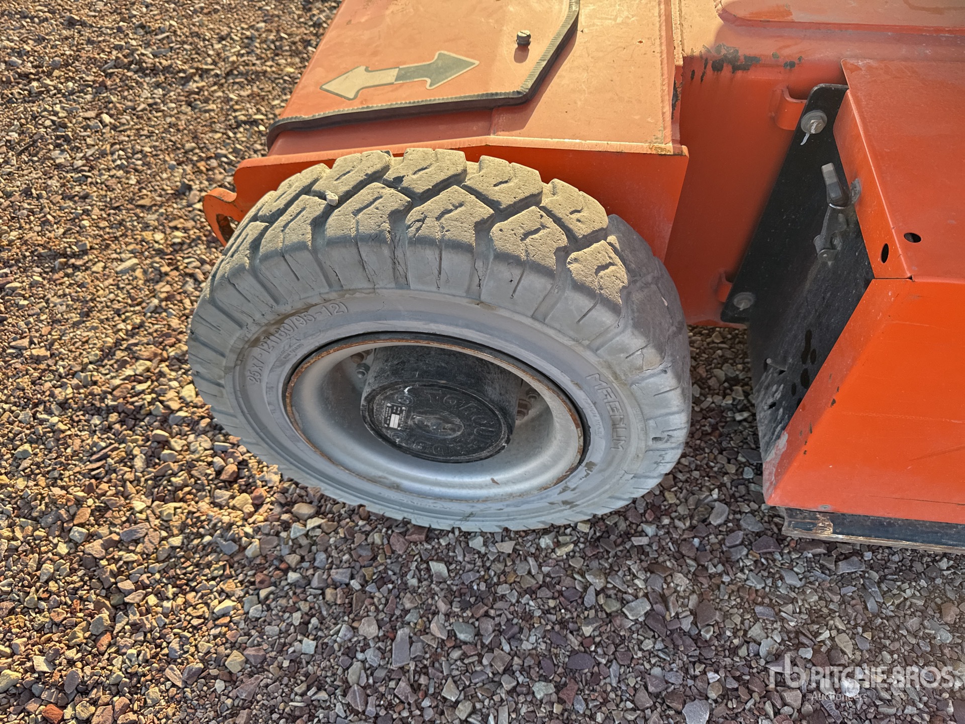 2016 JLG E400AJP