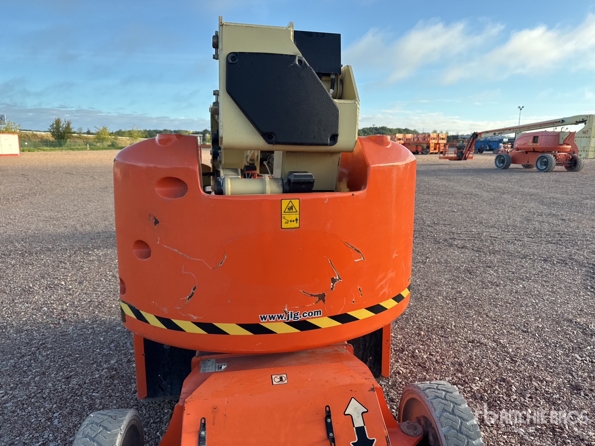 2016 JLG E400AJP