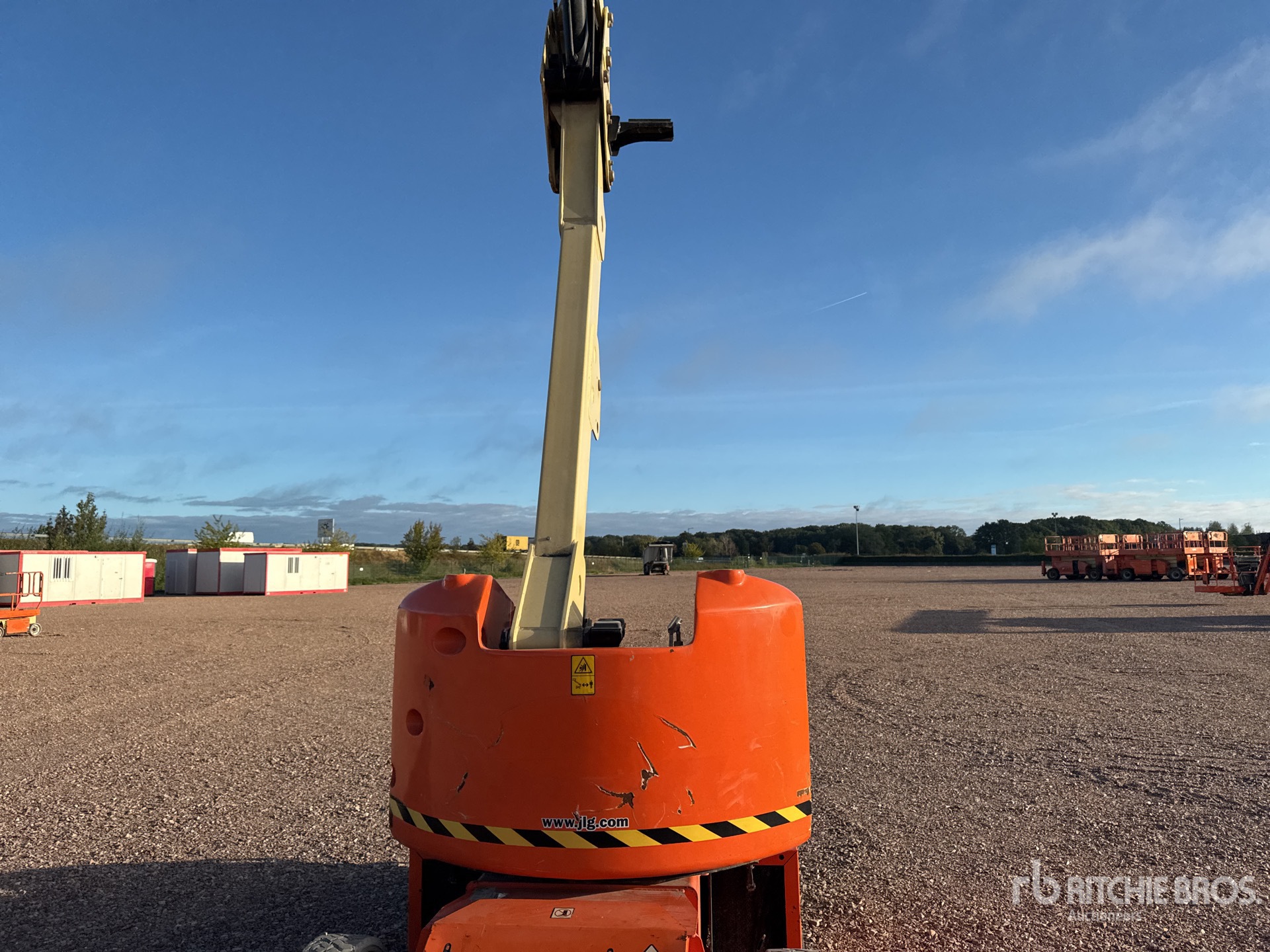 2016 JLG E400AJP