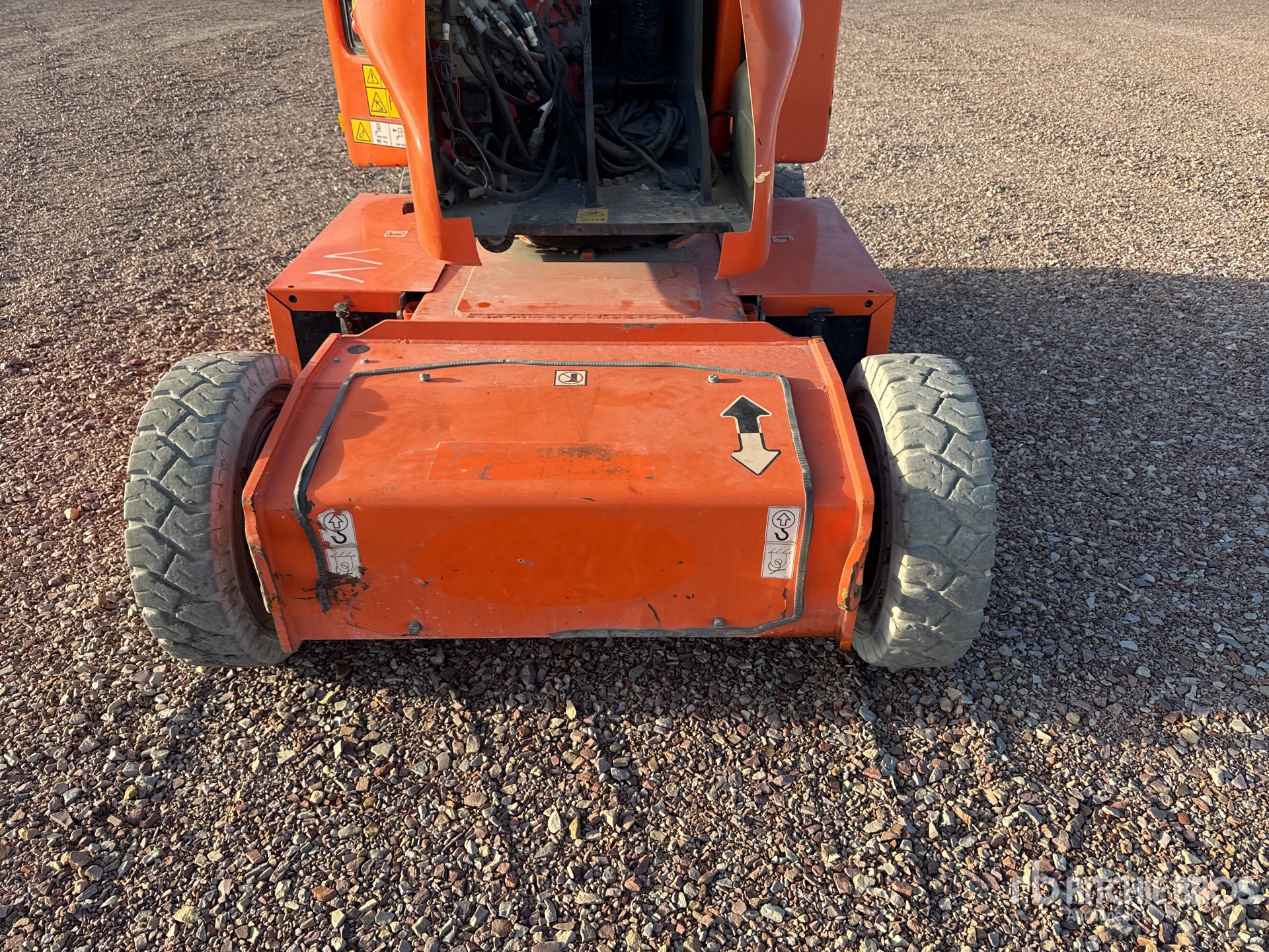 2016 JLG E400AJP