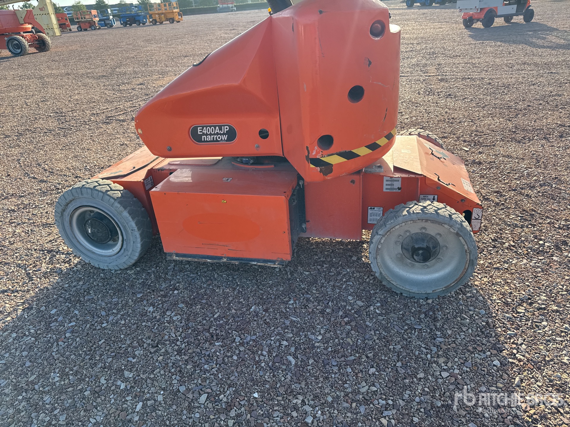2016 JLG E400AJP