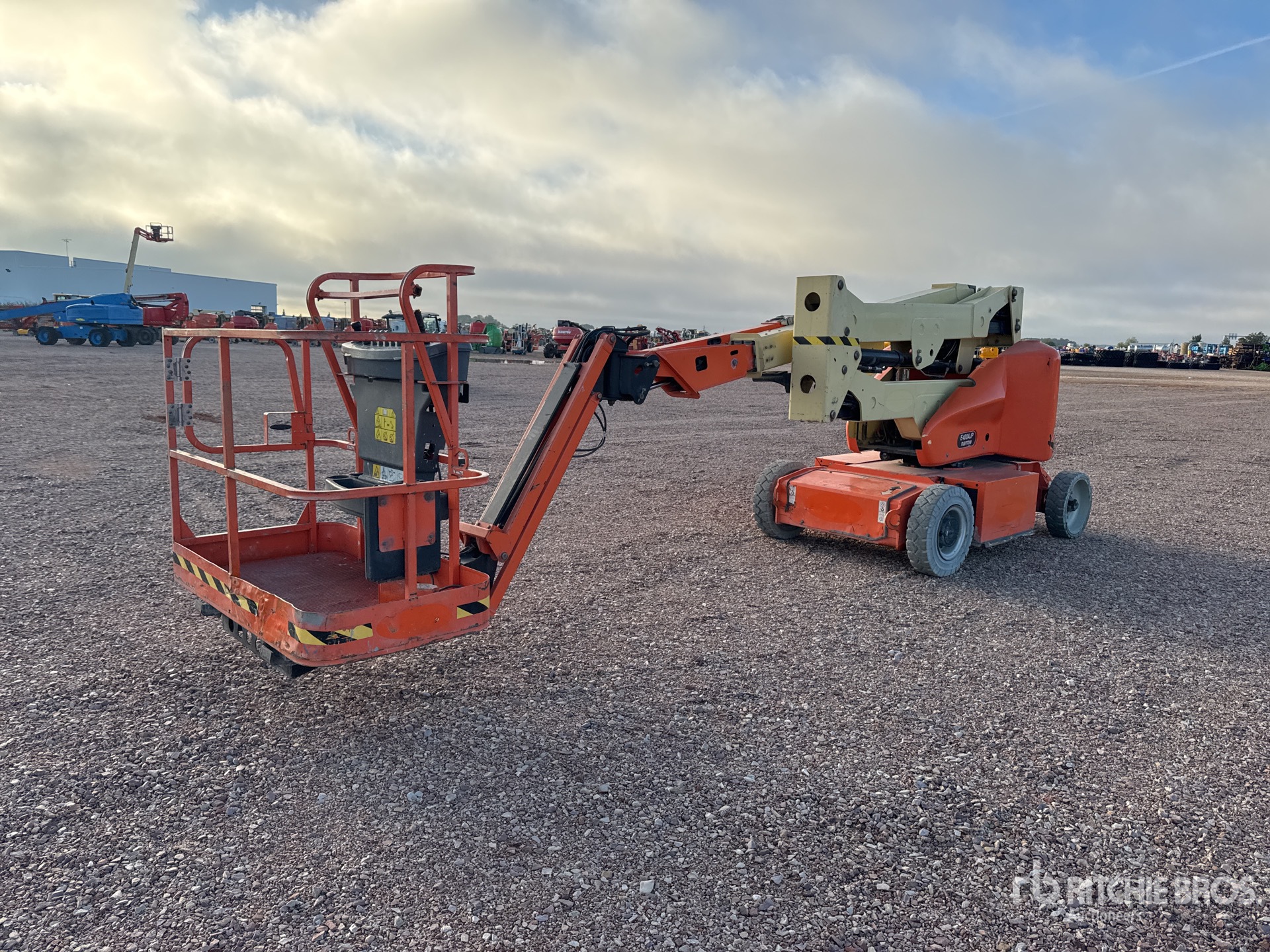 2016 JLG E400AJP