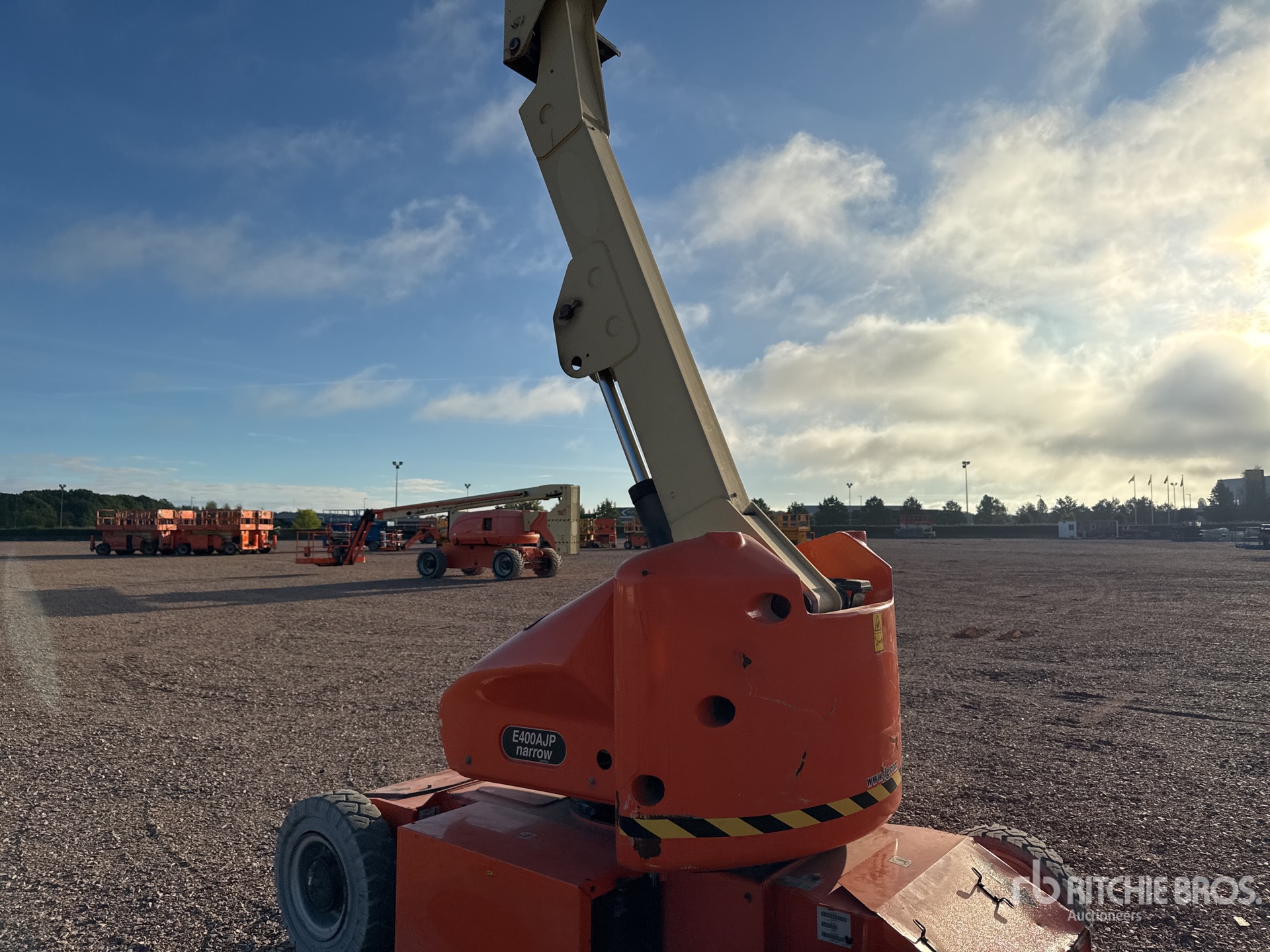2016 JLG E400AJP