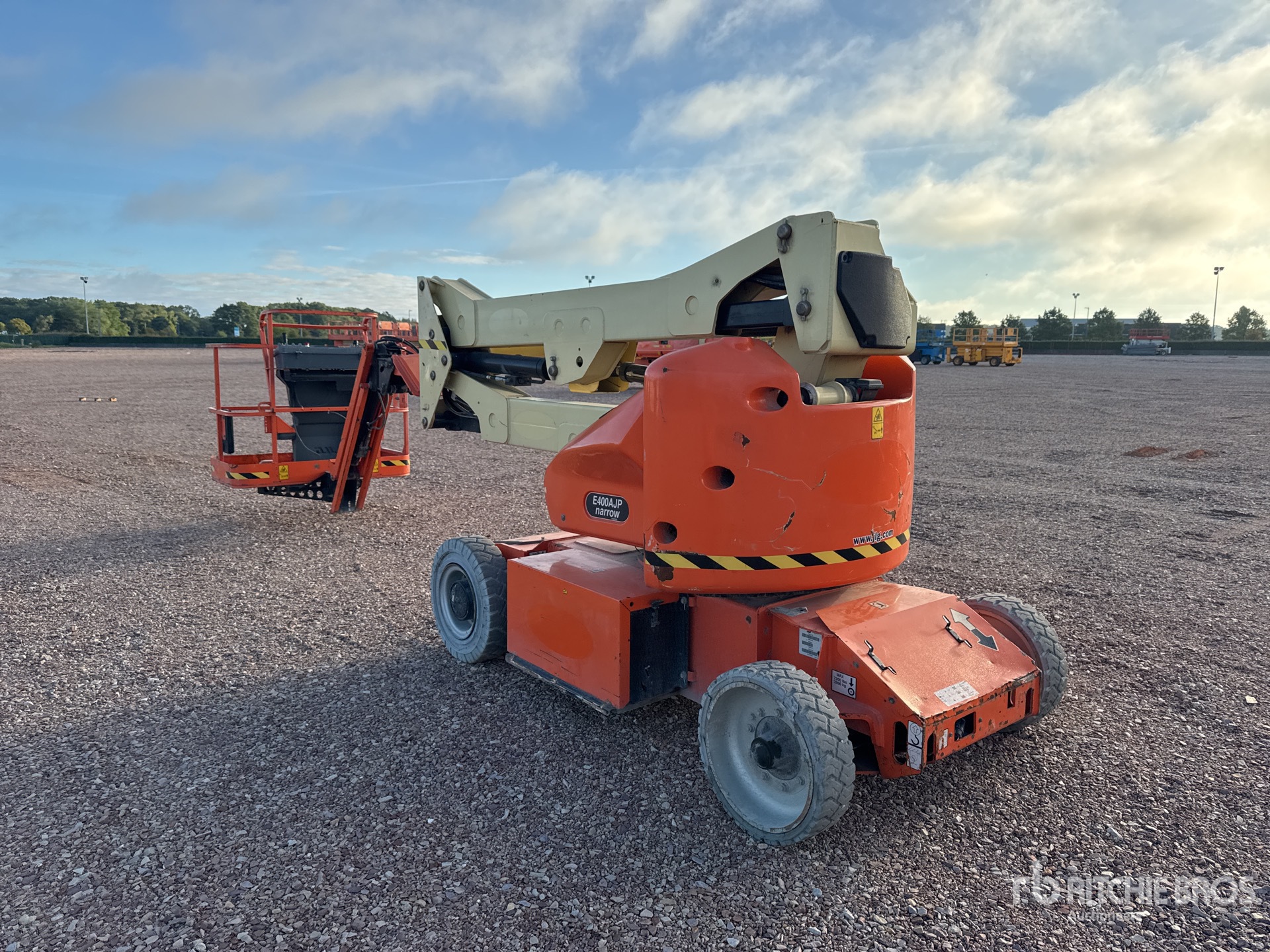 2016 JLG E400AJP