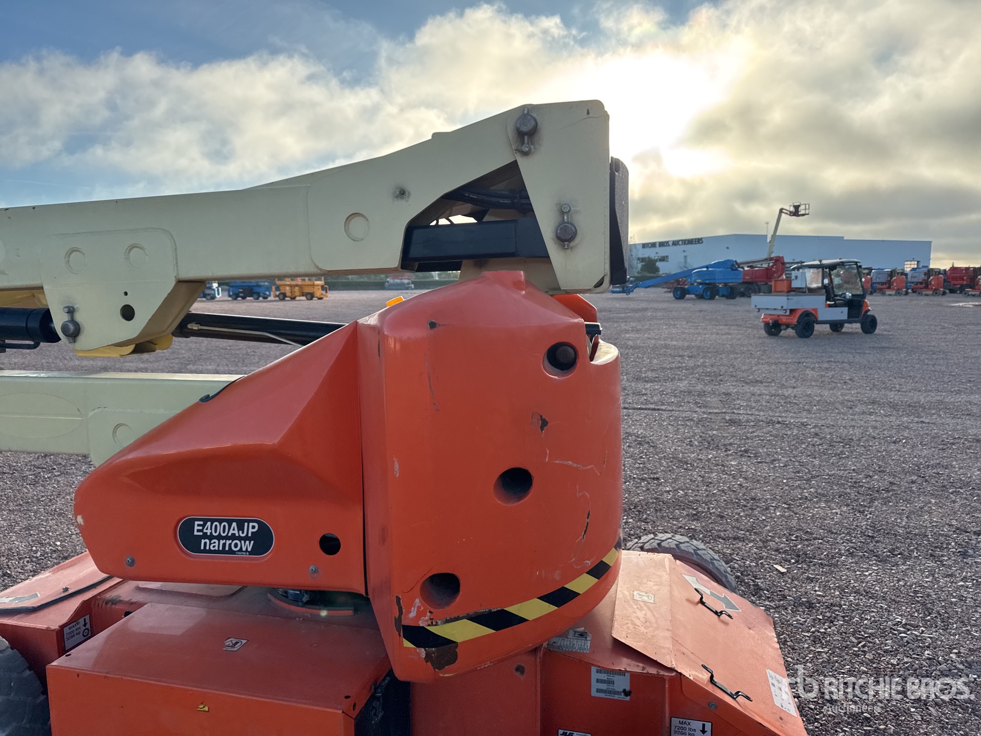 2016 JLG E400AJP