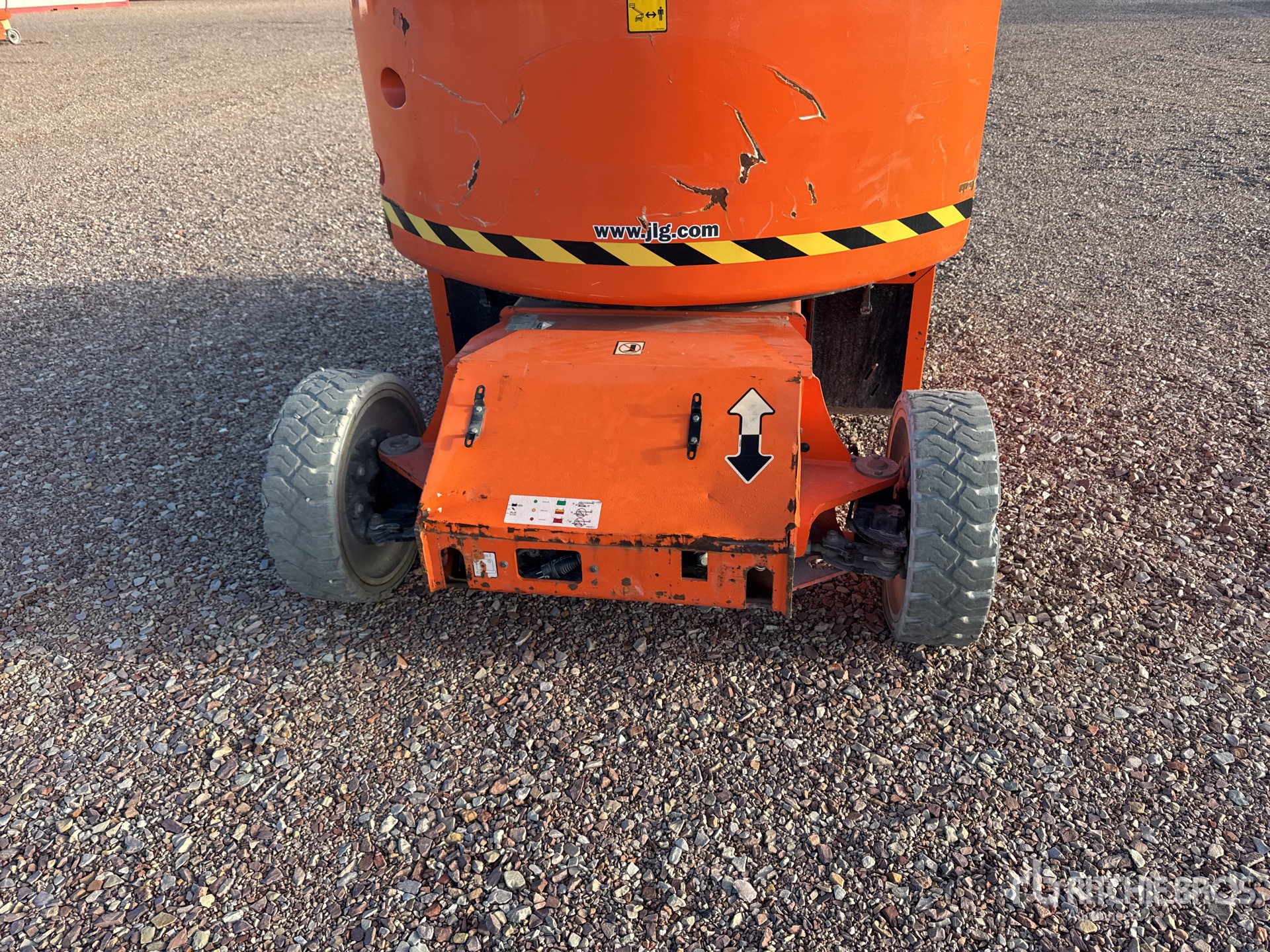 2016 JLG E400AJP