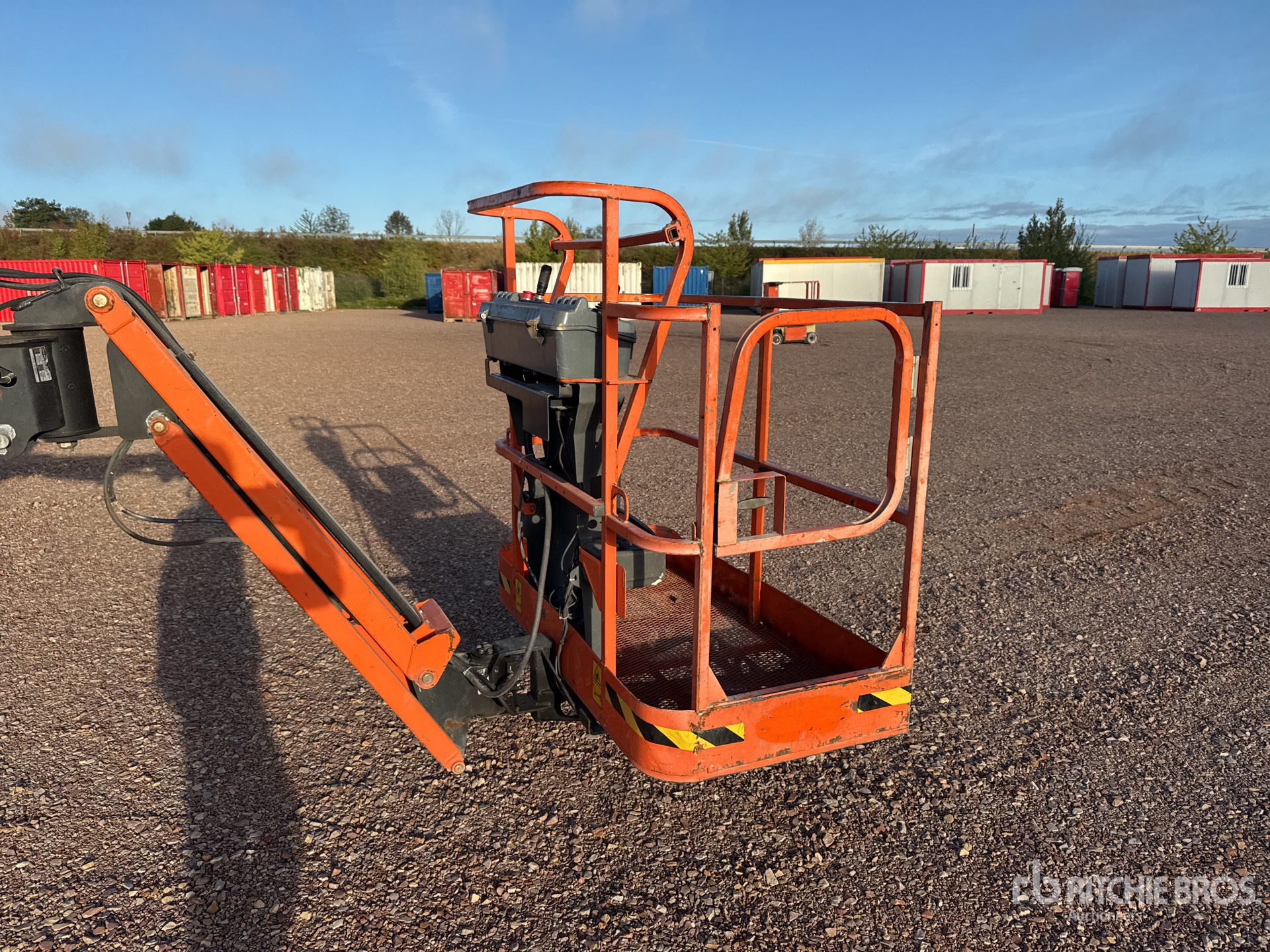 2016 JLG E400AJP