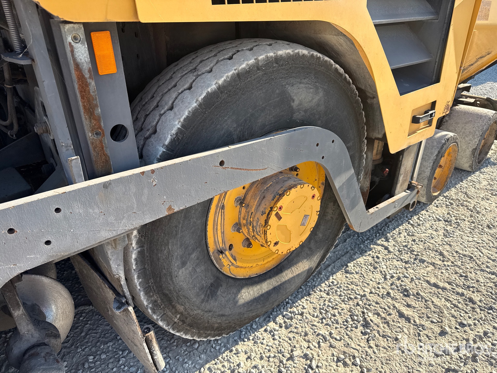 2010 Volvo ABG 6870