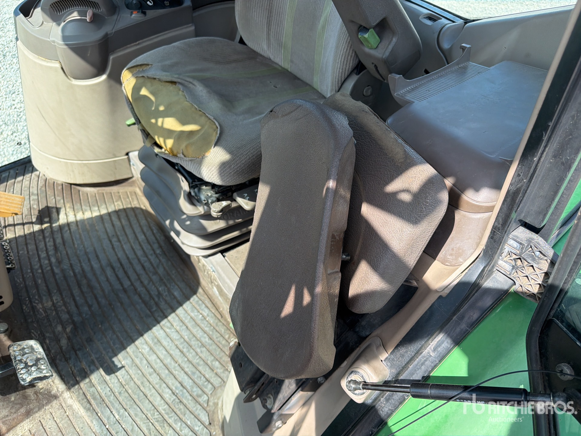 John Deere 6930