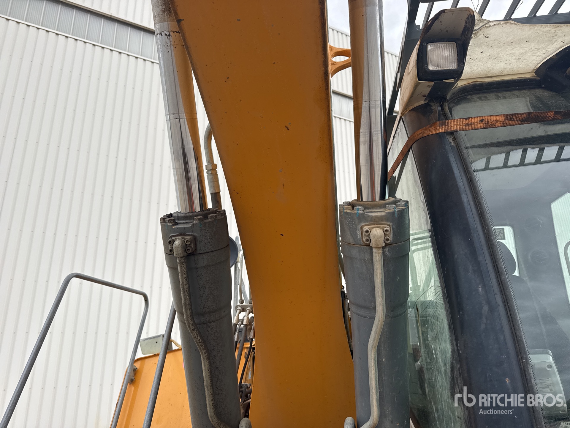 2018 Liebherr R922 SLC