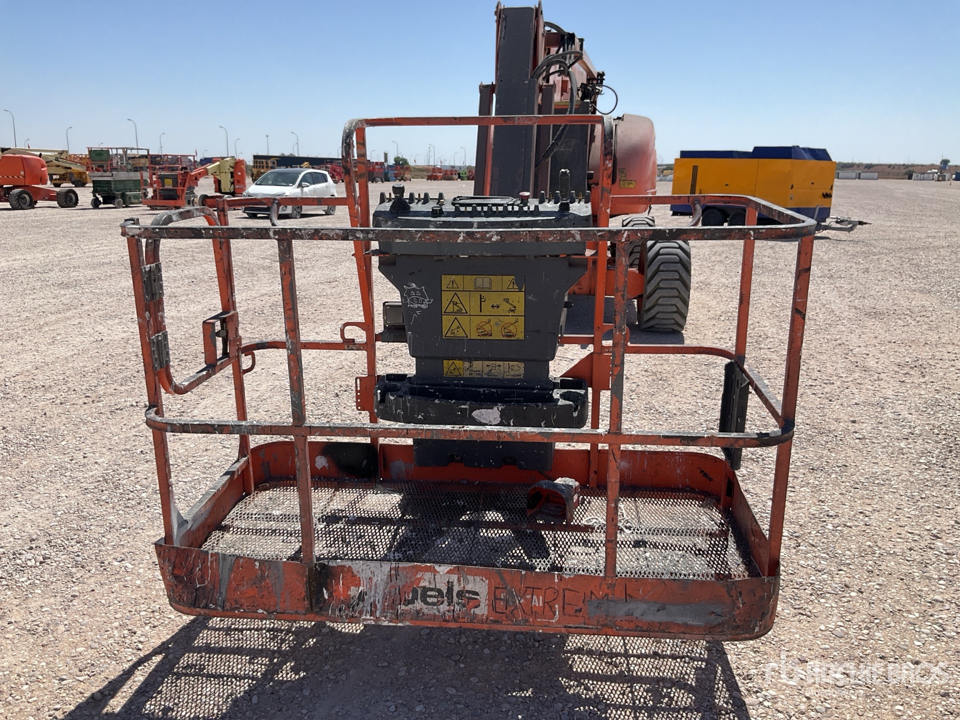 JLG 800 AJ