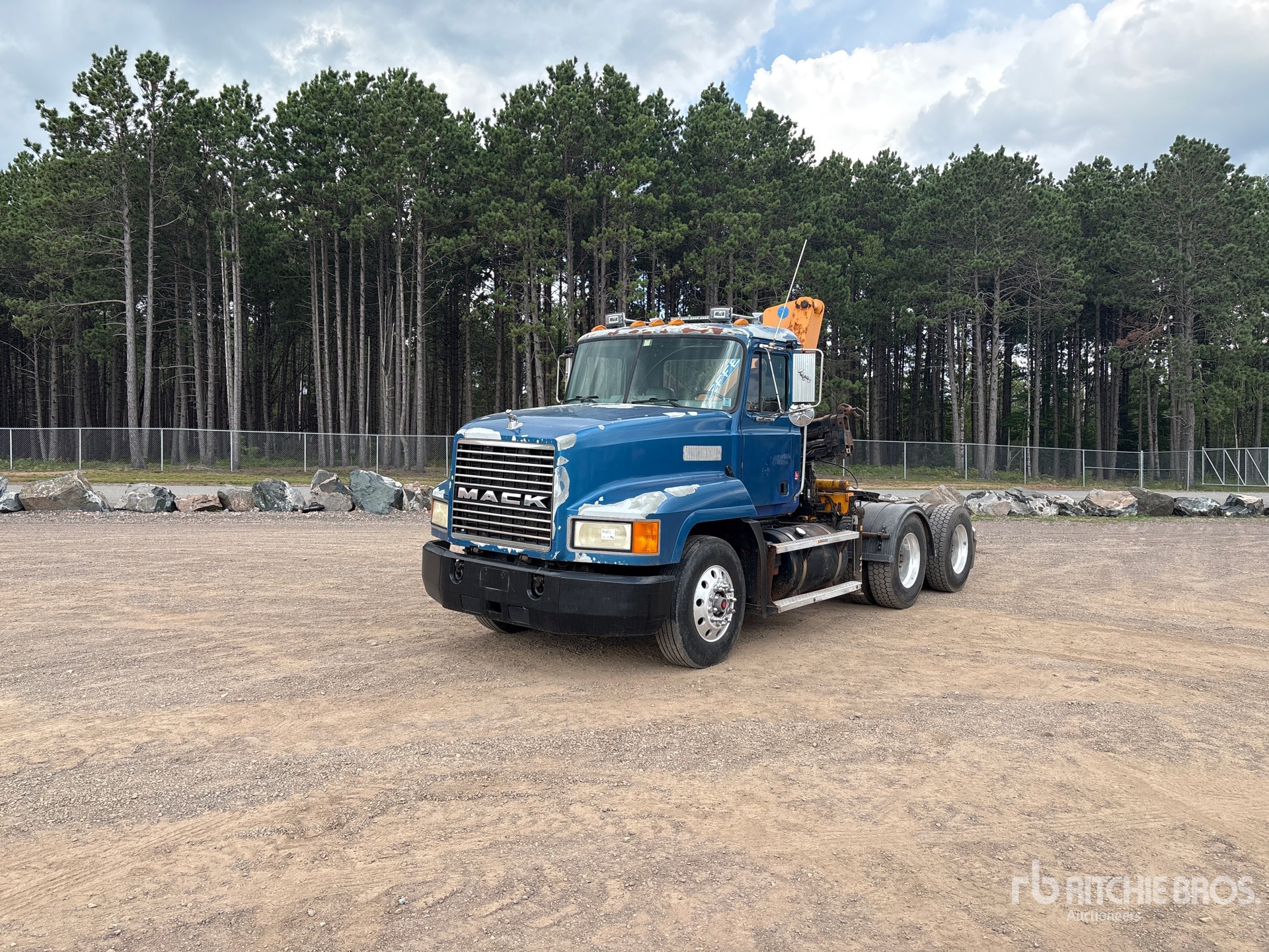 1997 Mack CH613