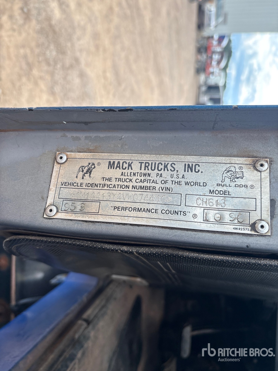 1997 Mack CH613