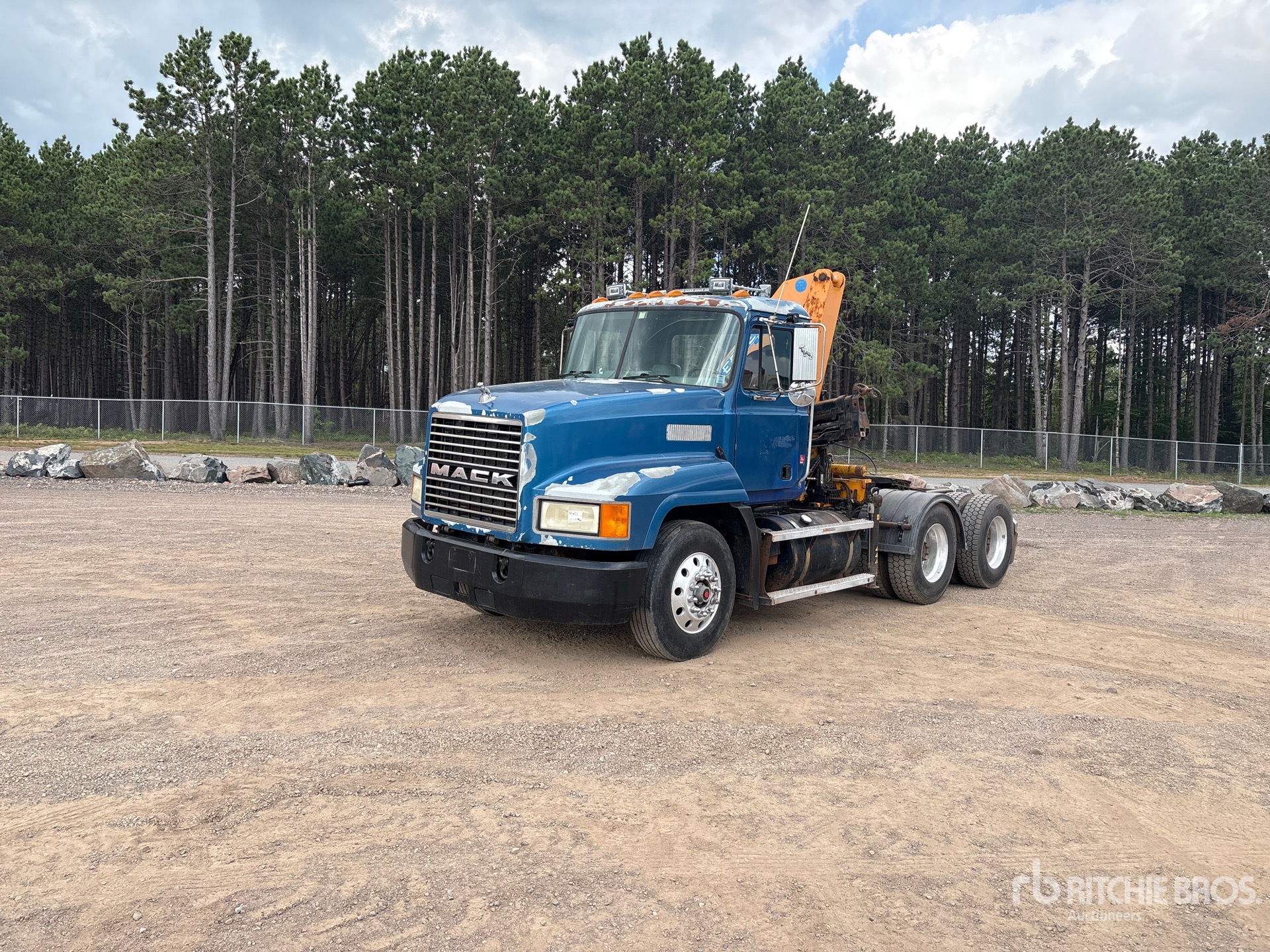 1997 Mack CH613