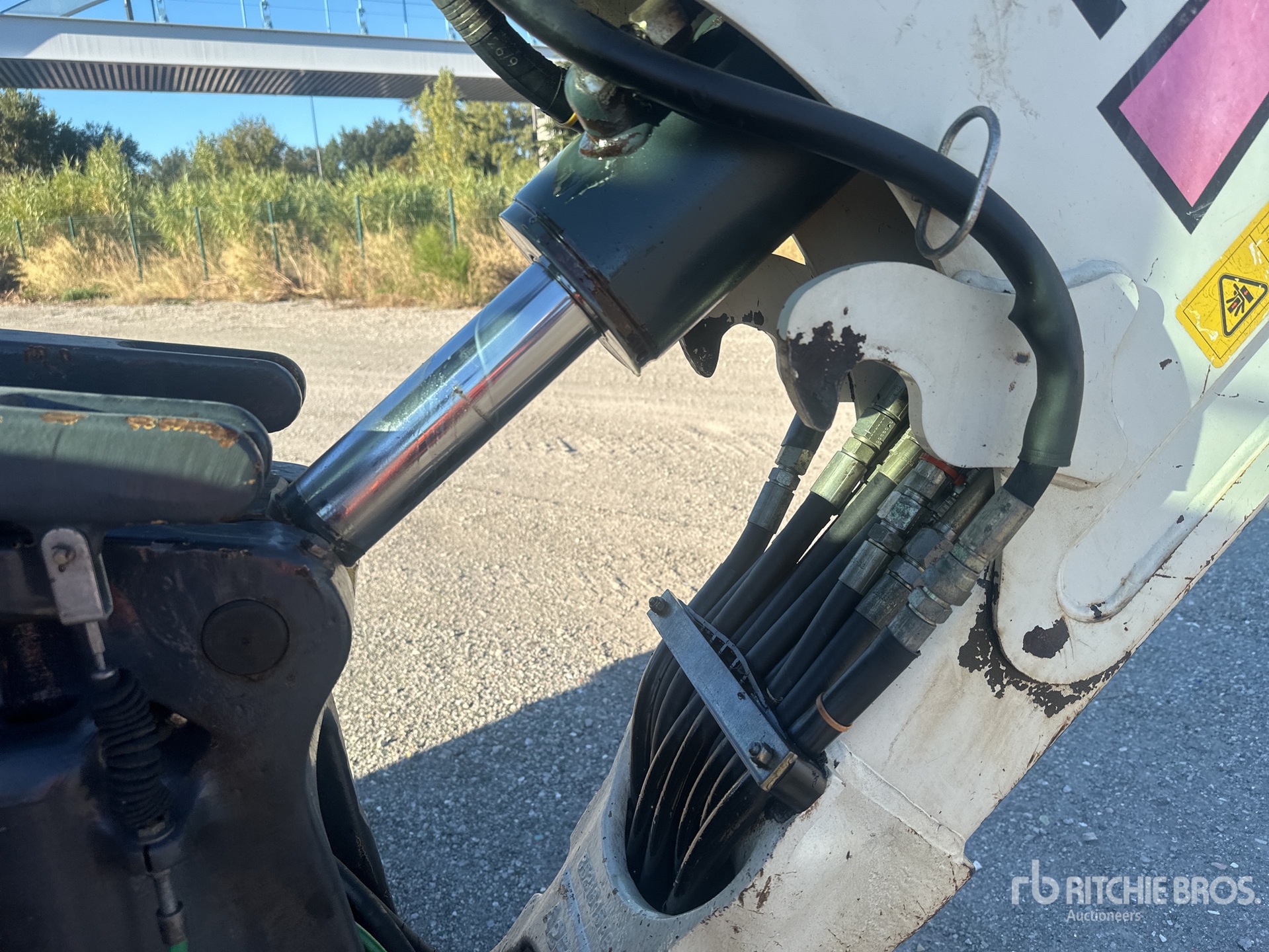 2003 Fermec 860