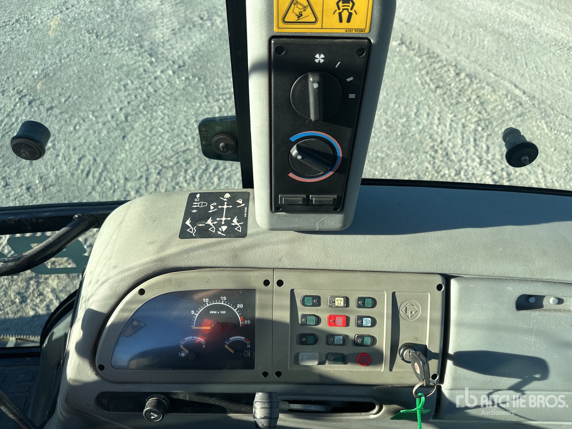 2003 Fermec 860