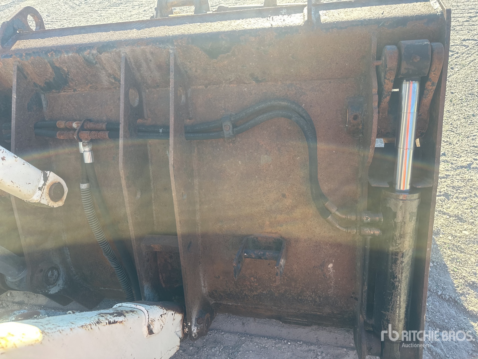 2003 Fermec 860