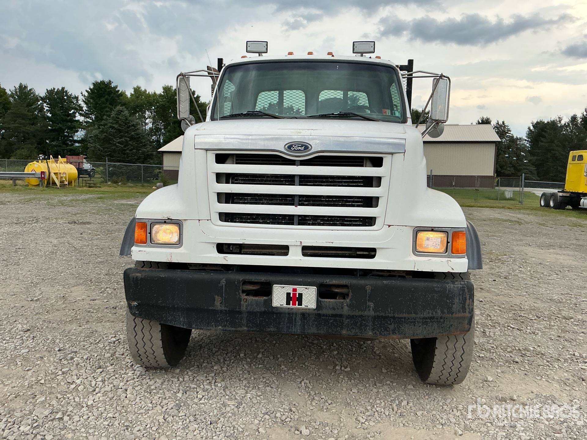 1998 Ford LT9511