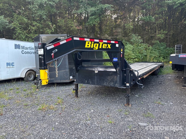 2026 Big Tex 16GN-40D5A-MRBK Equipment Trailer