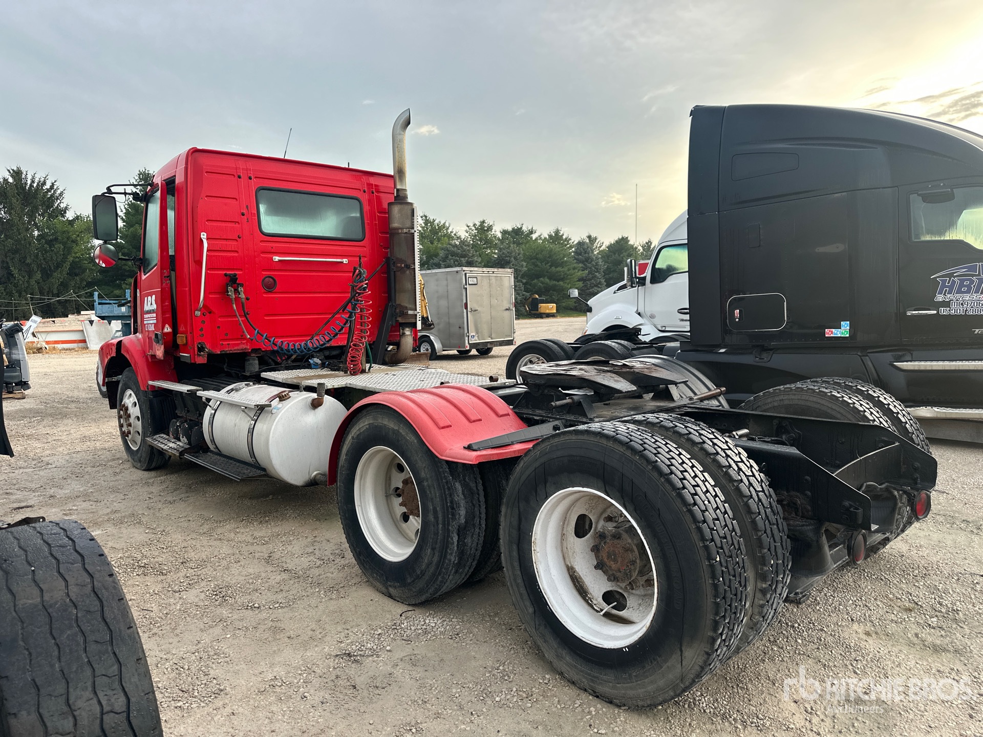 2005 Volvo VNM