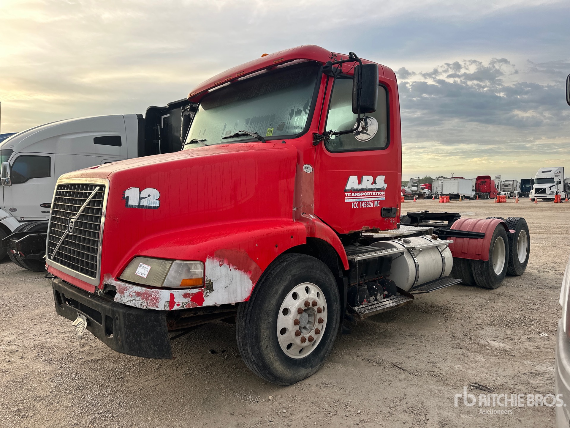 Photo of 2005 Volvo VNM