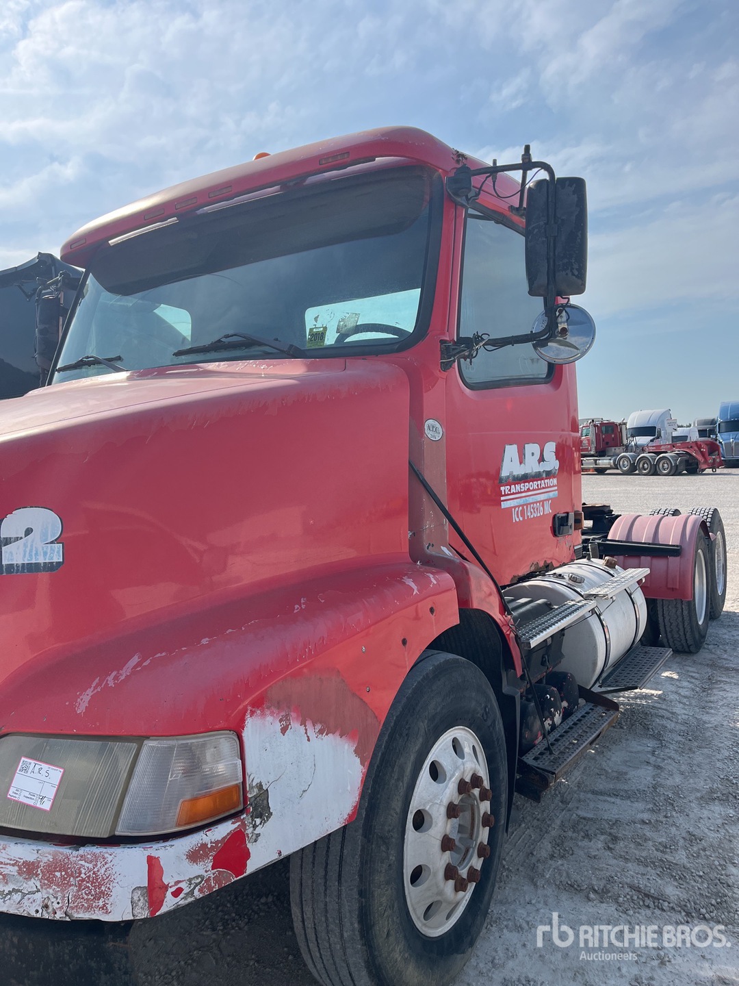 Photo of 2005 Volvo VNM