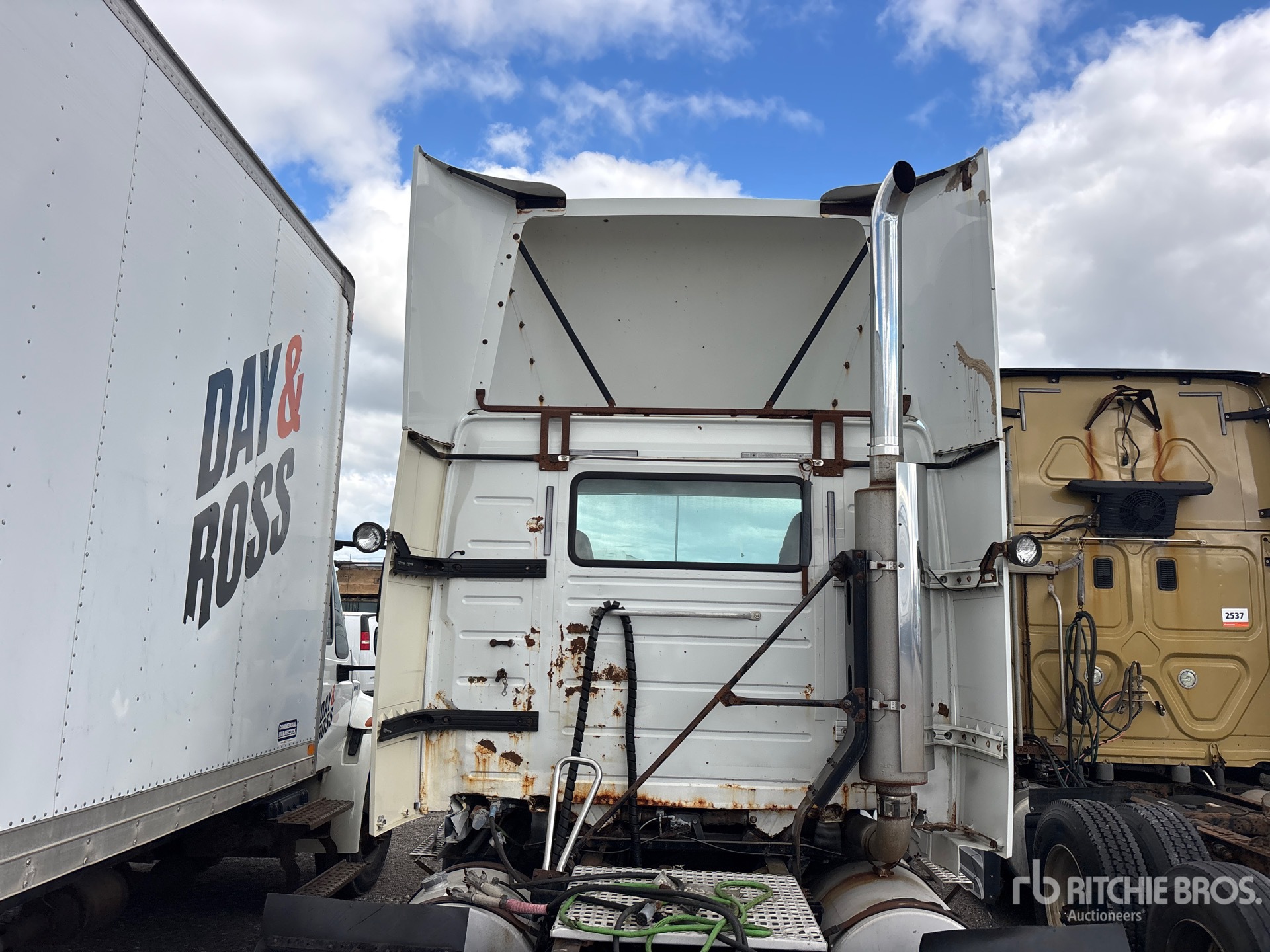 2004 Volvo VNL