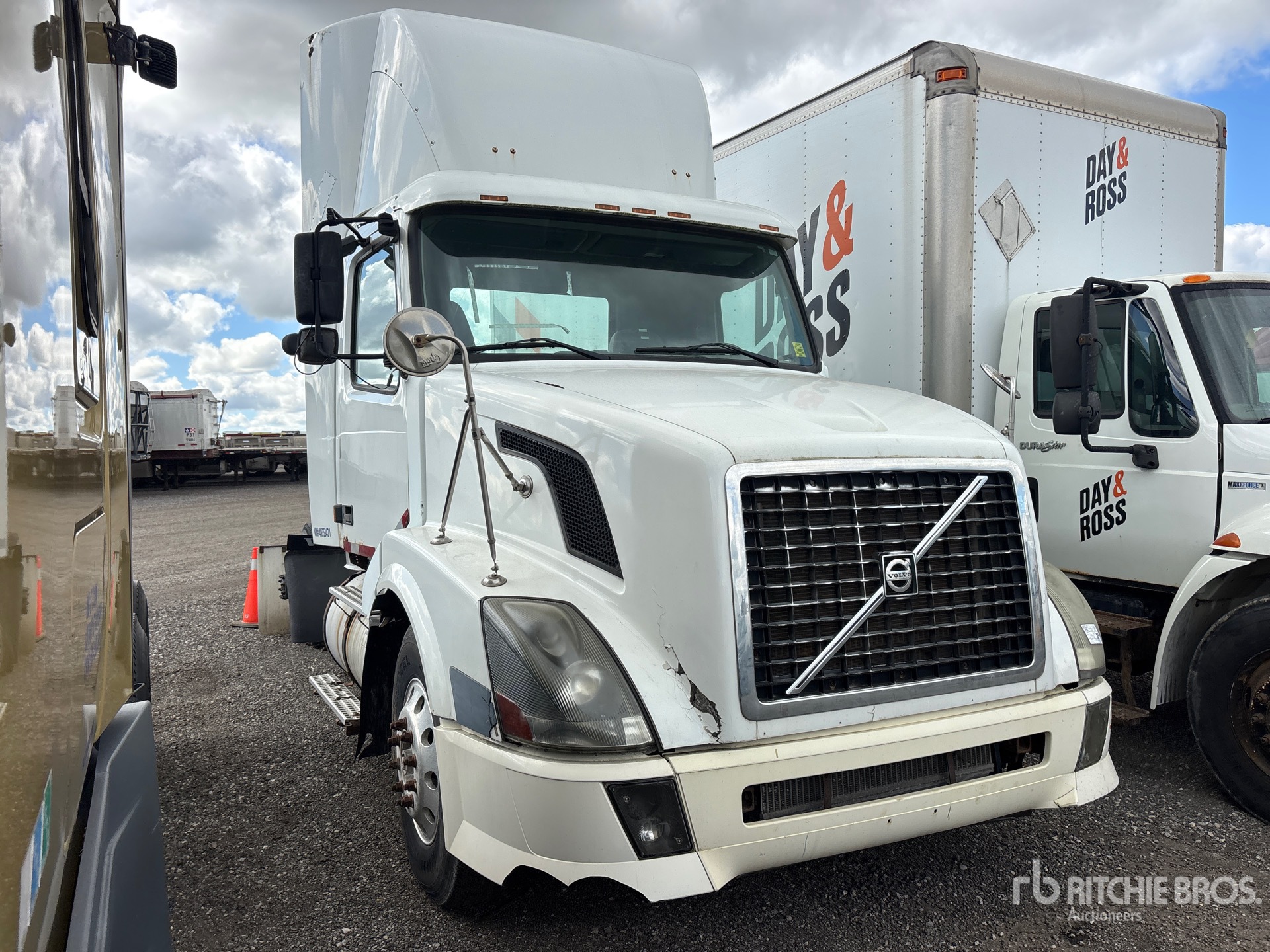 2004 Volvo VNL