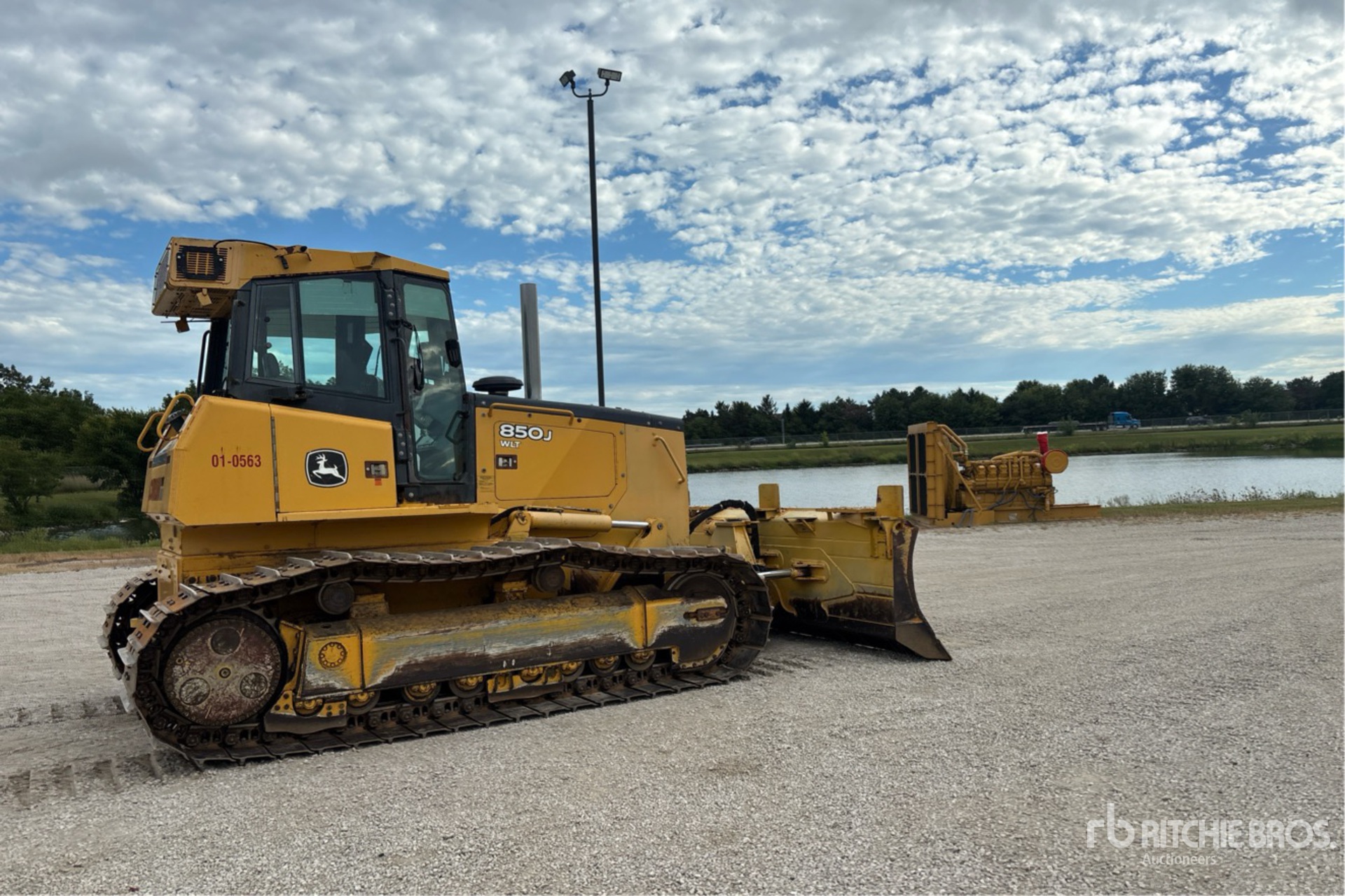 2007 John Deere 850J WLT