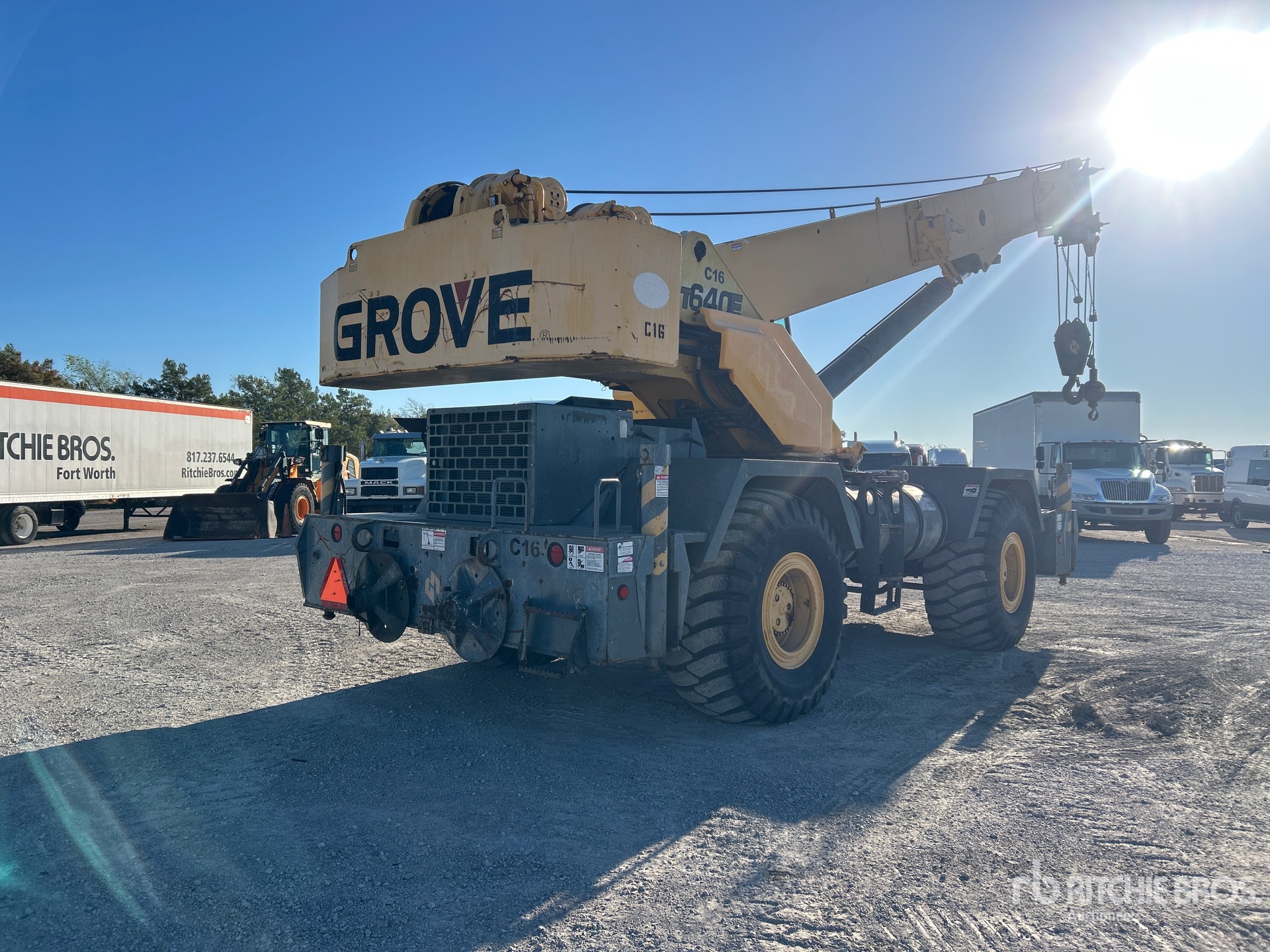 2001 Grove RT640E