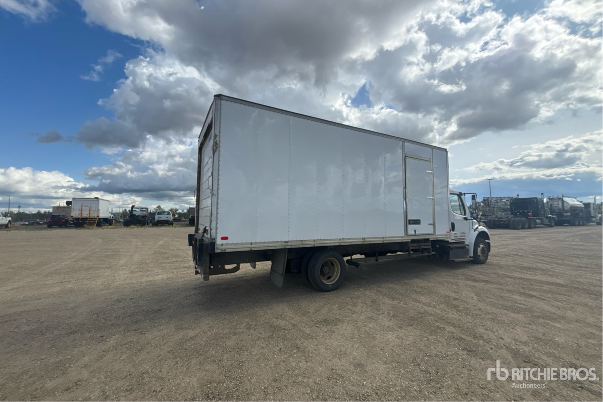 2012 Freightliner M2 106