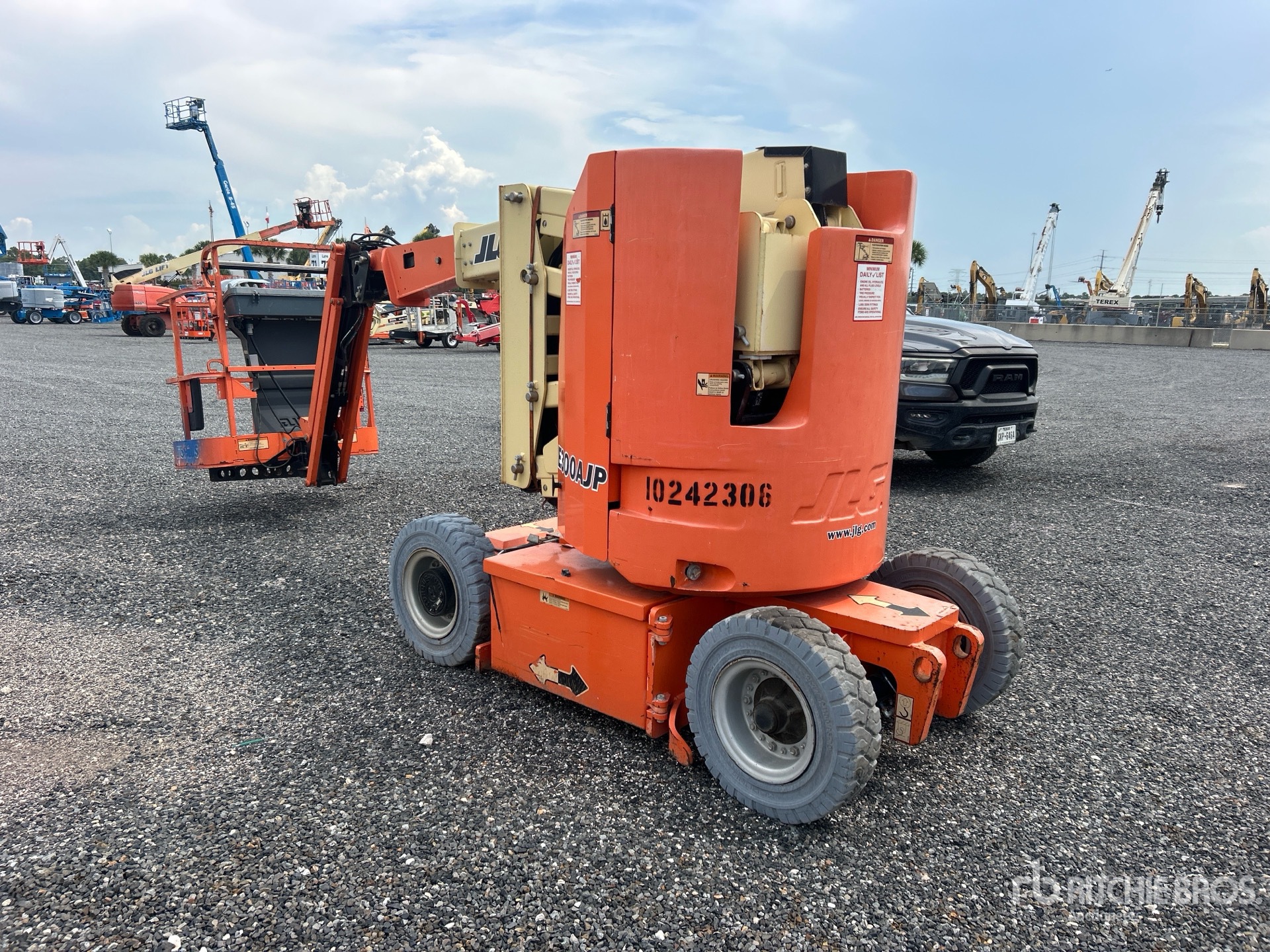 2018 JLG E300AJP
