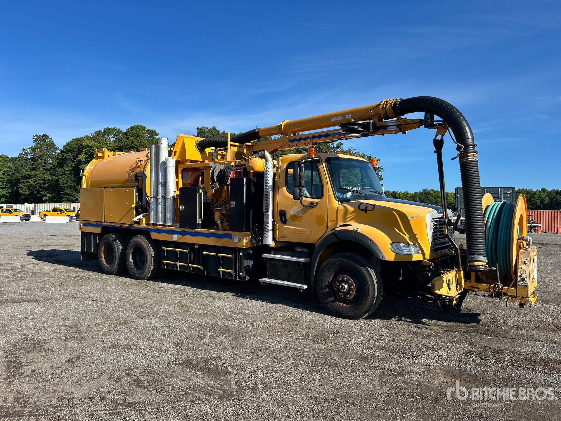 2011 Freightliner M2 112