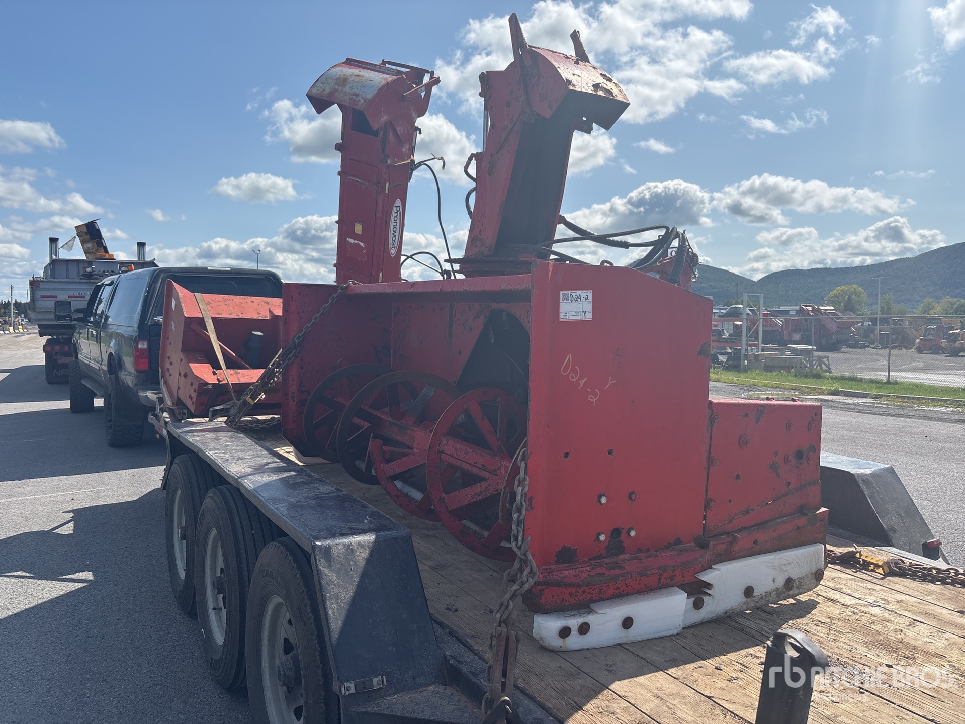 Pronovost 8 FT 2 IN HYDRAULIC - FITS TRACTOR