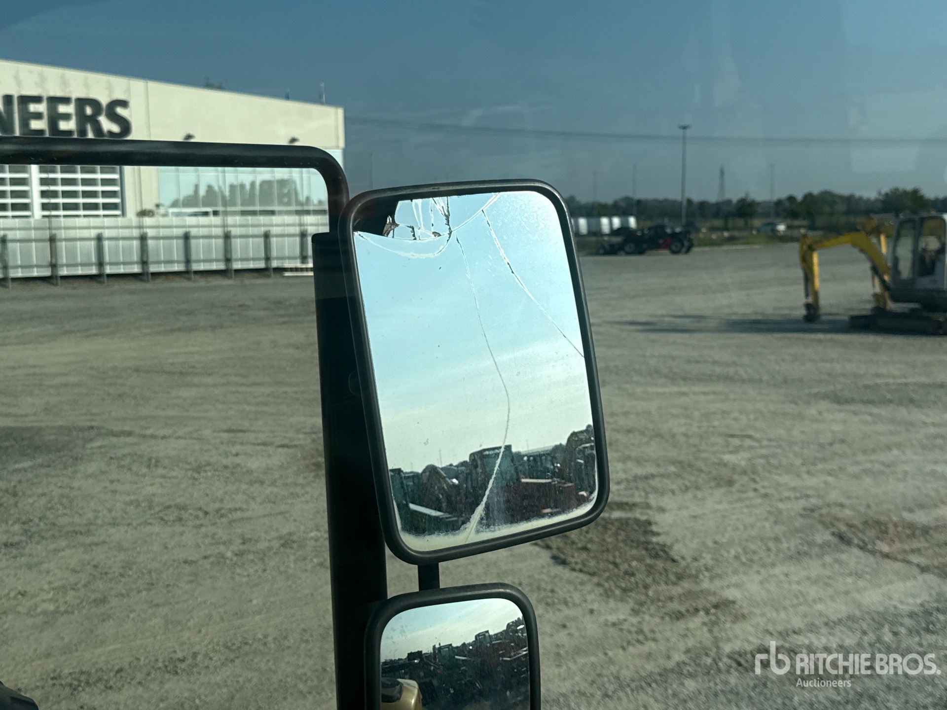 2015 Challenger MT775E
