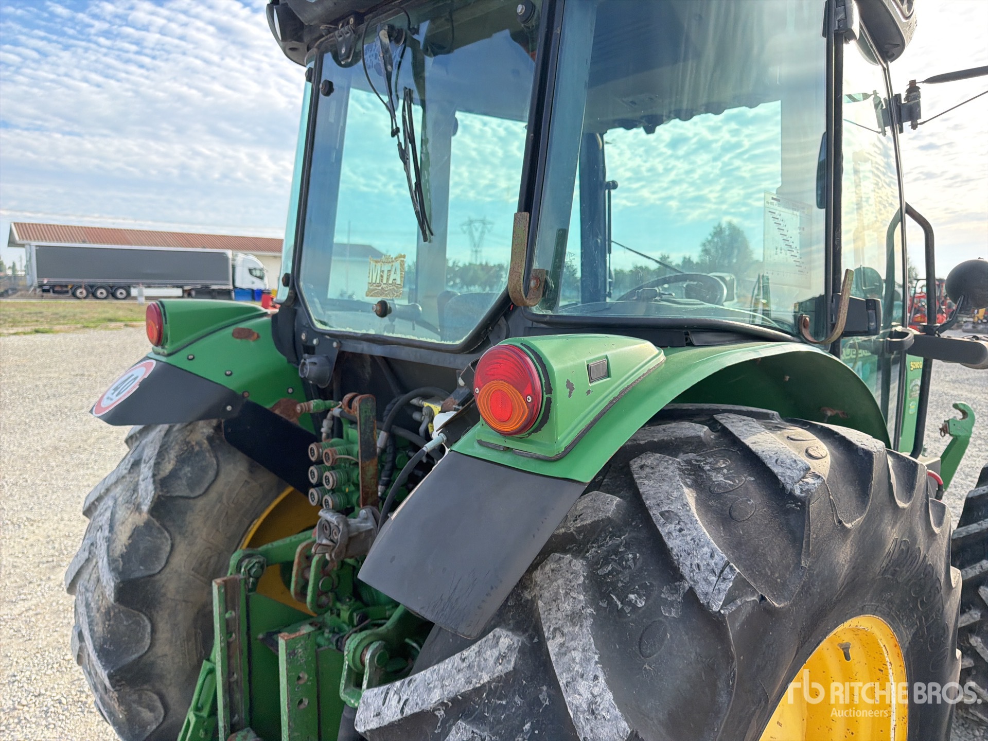 2011 John Deere 5090G