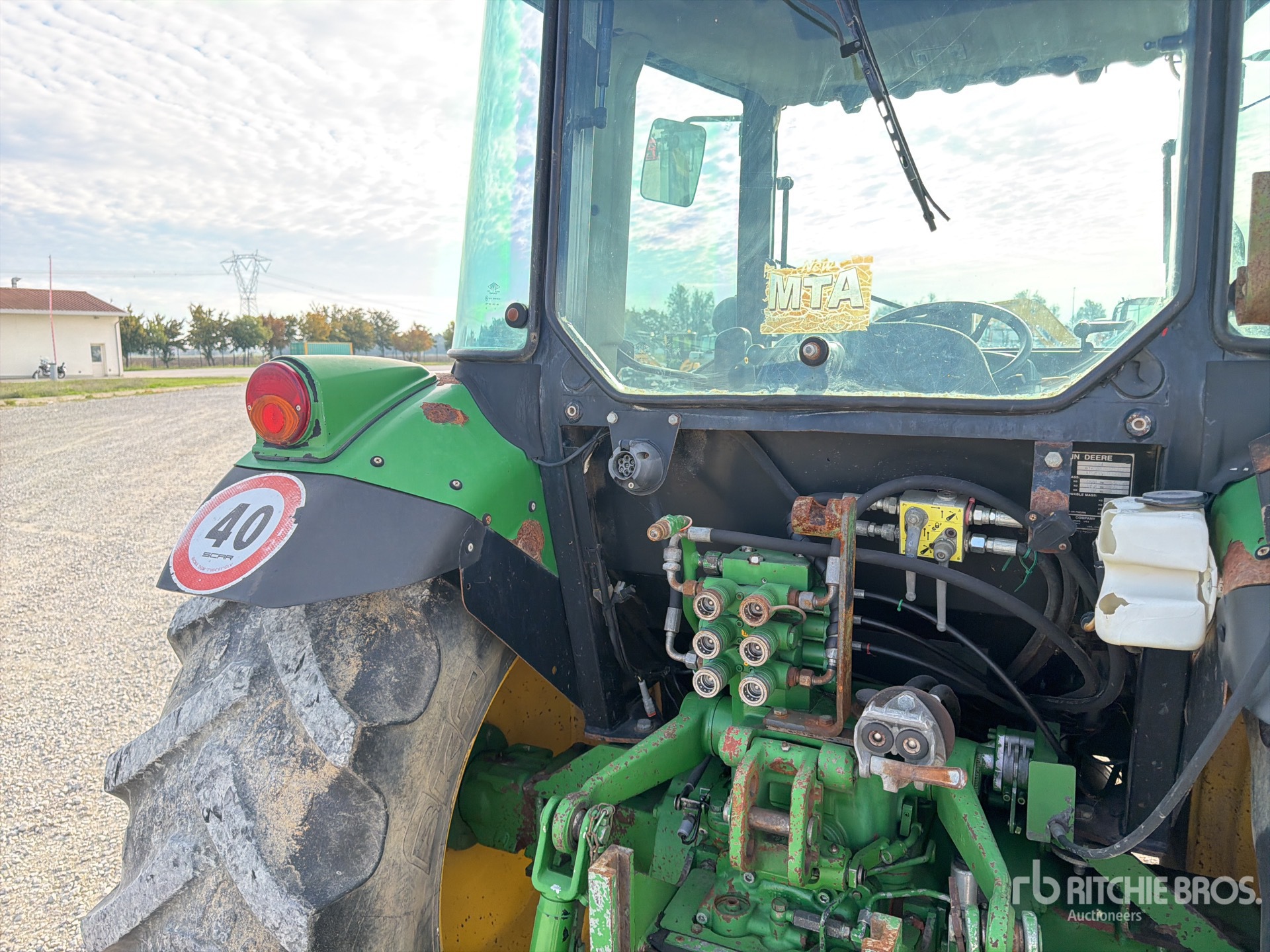 2011 John Deere 5090G