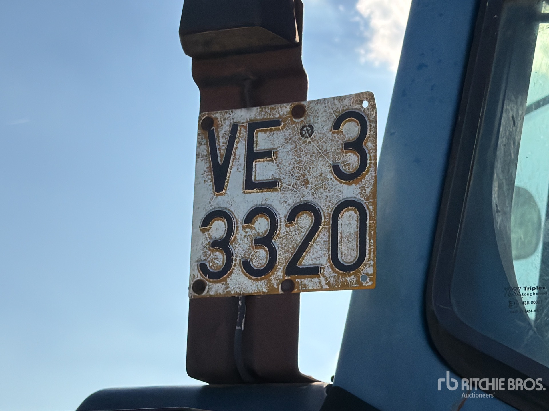 1991 Ford 8830
