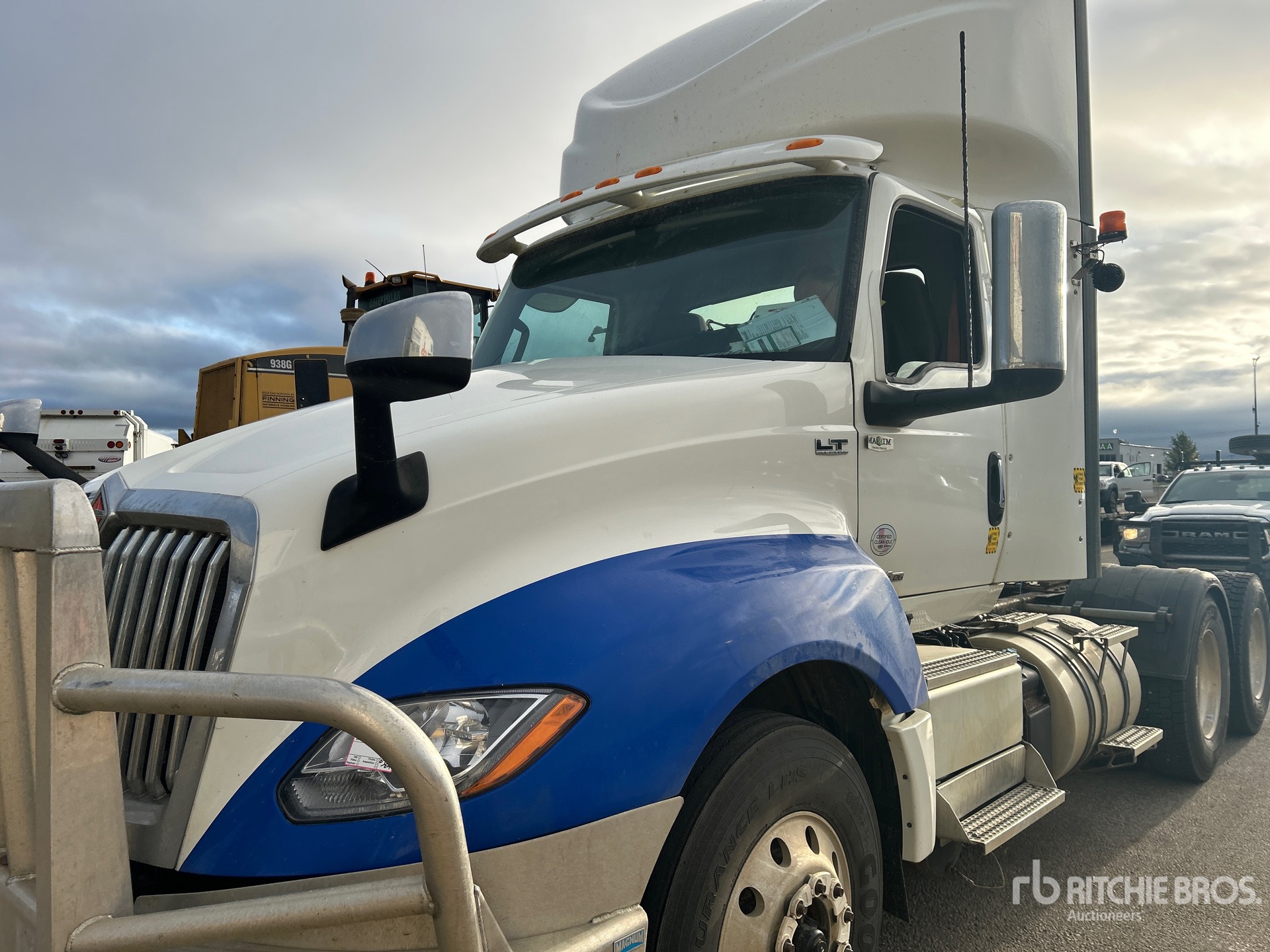 2020 International LT625