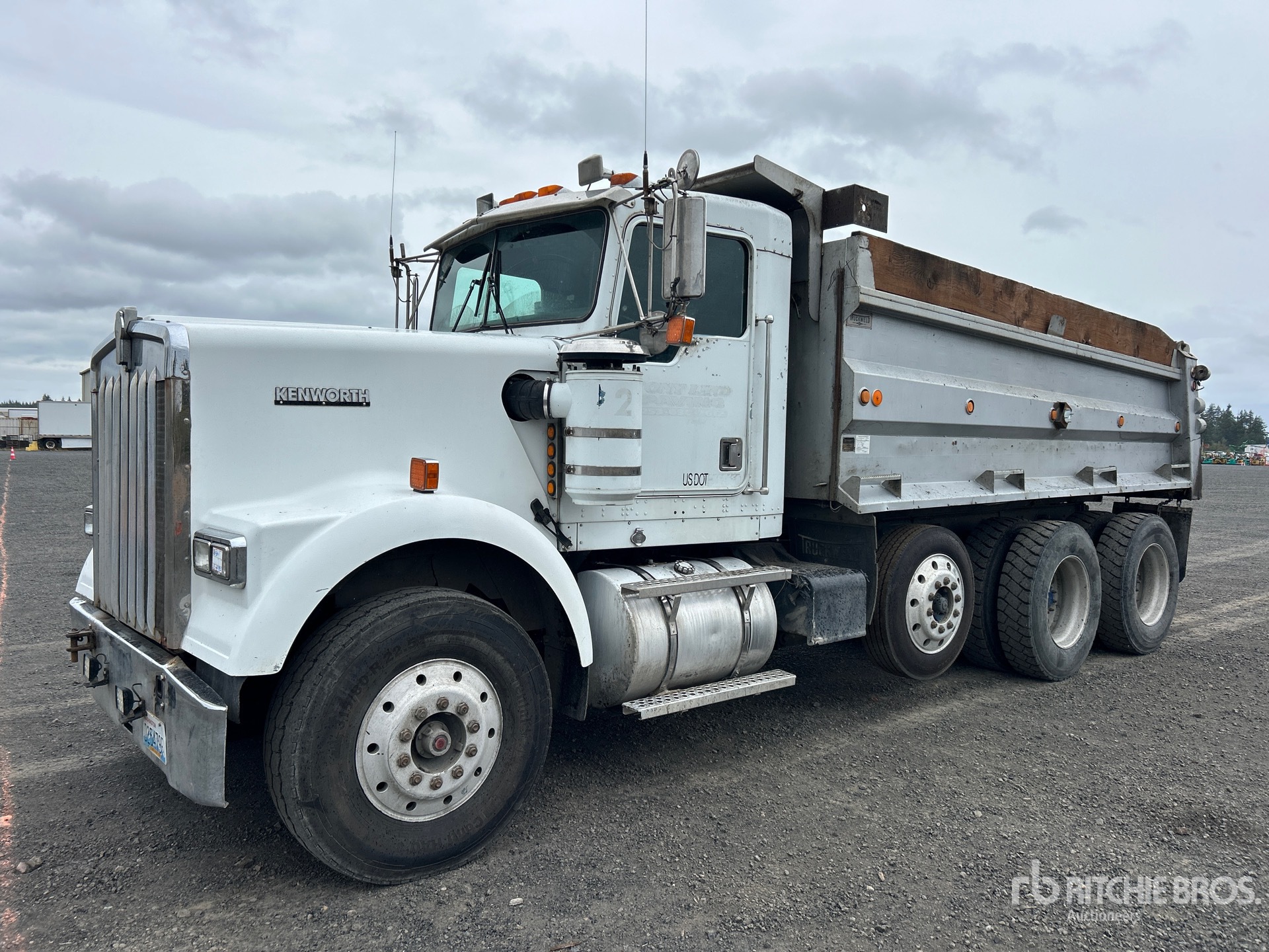1998 Kenworth W900