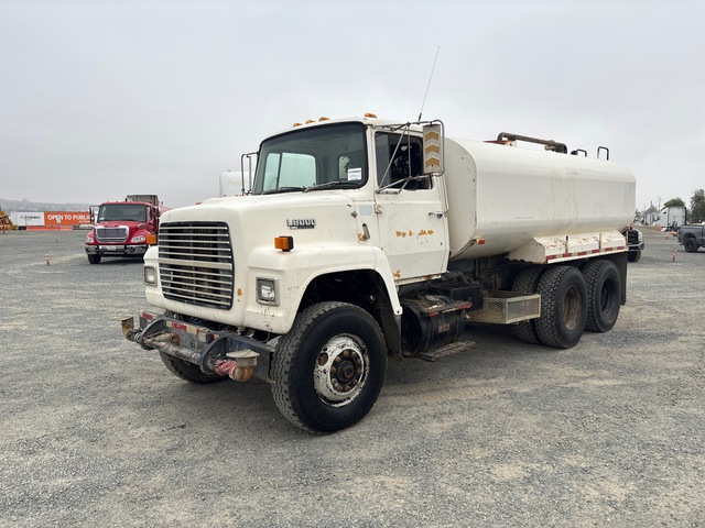 1990 Ford LNT8000 4000 gal 6x2 Water Truck