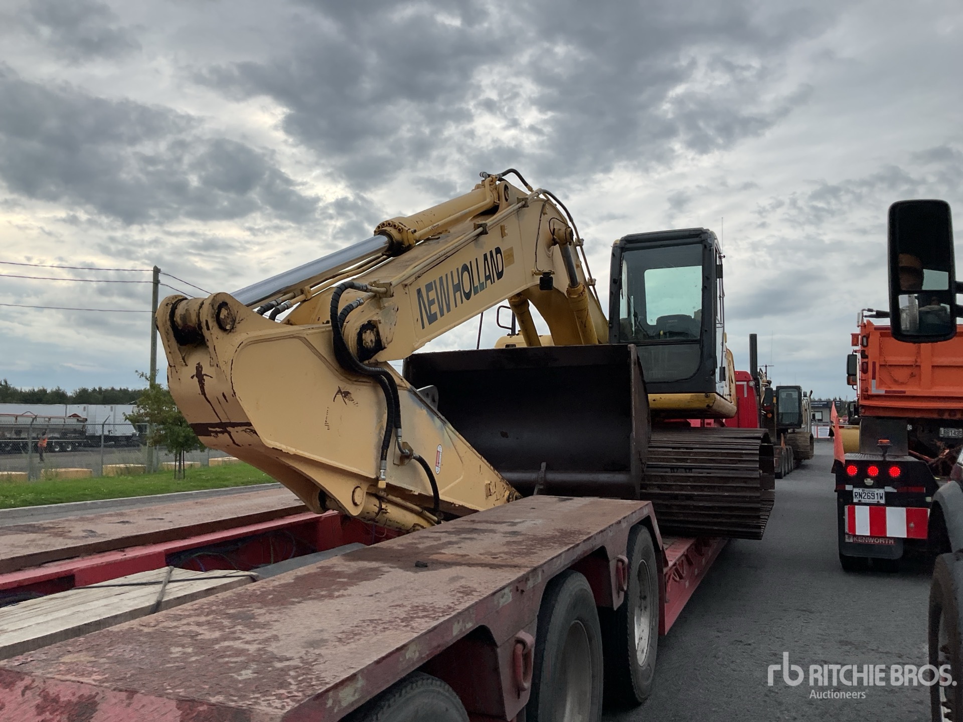 Photo of 2006 New Holland EH215LC