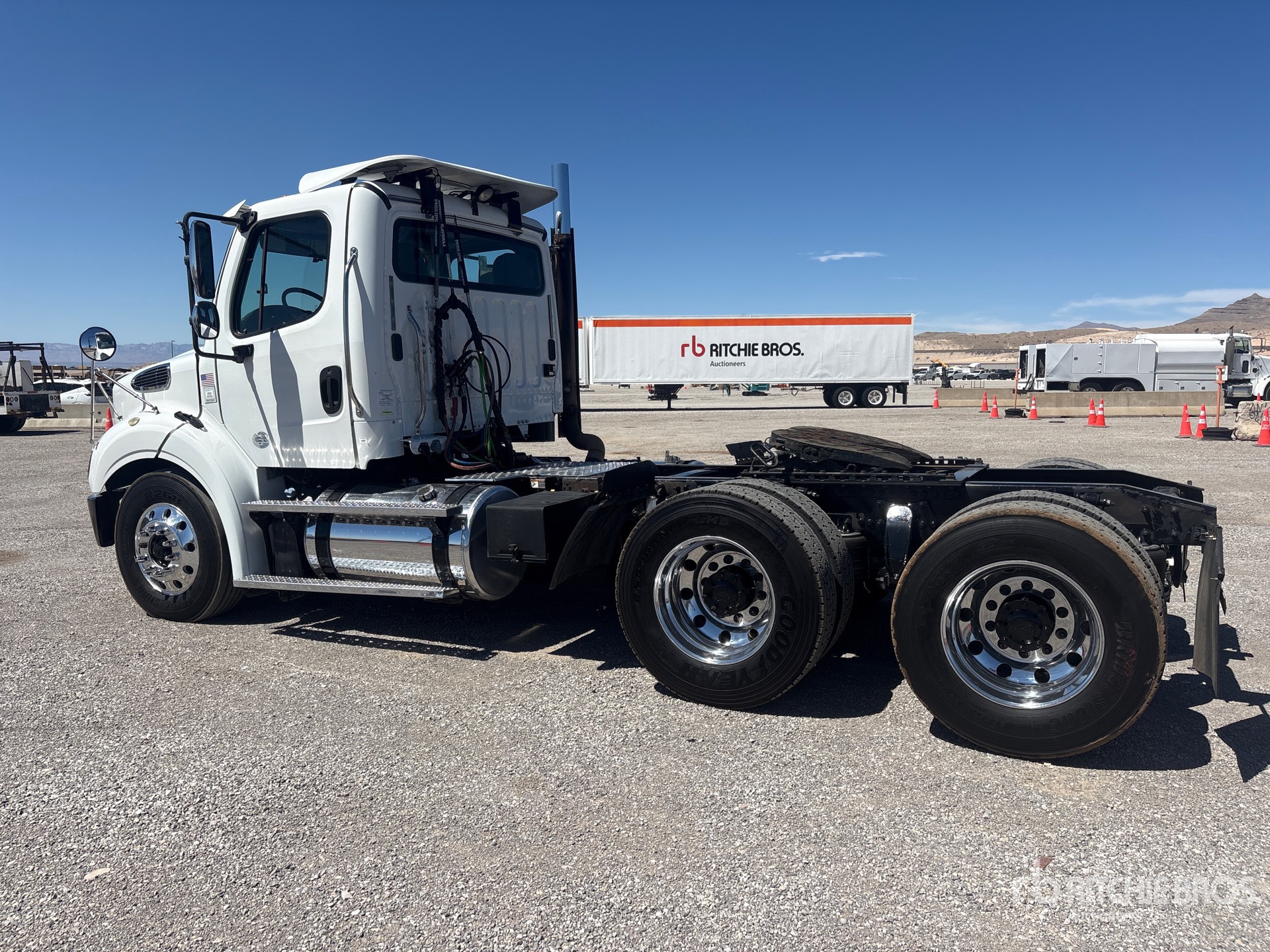 2015 Freightliner M2
