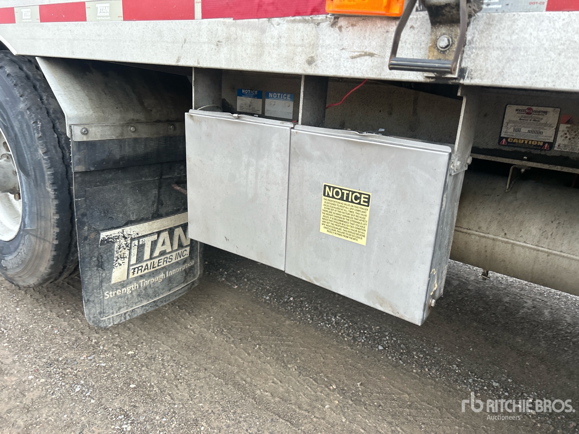 2011 Titan 53 FT 5/AXLE