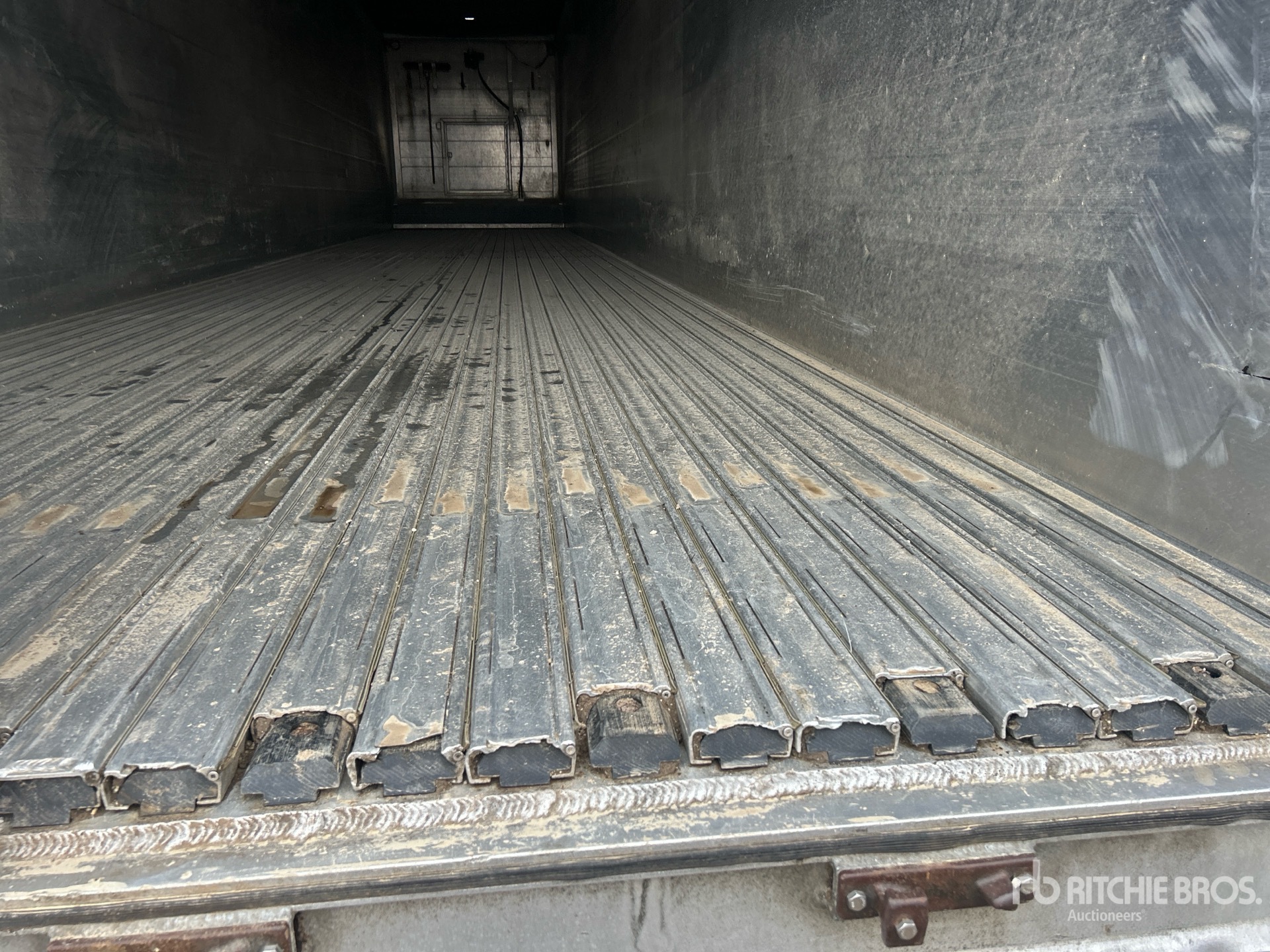 2011 Titan 53 FT 5/AXLE