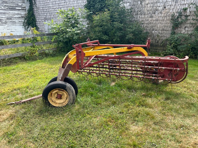 New Idea 402 10 ft 10 in Pin mount and draw bar 2 Rotor Hay Rake