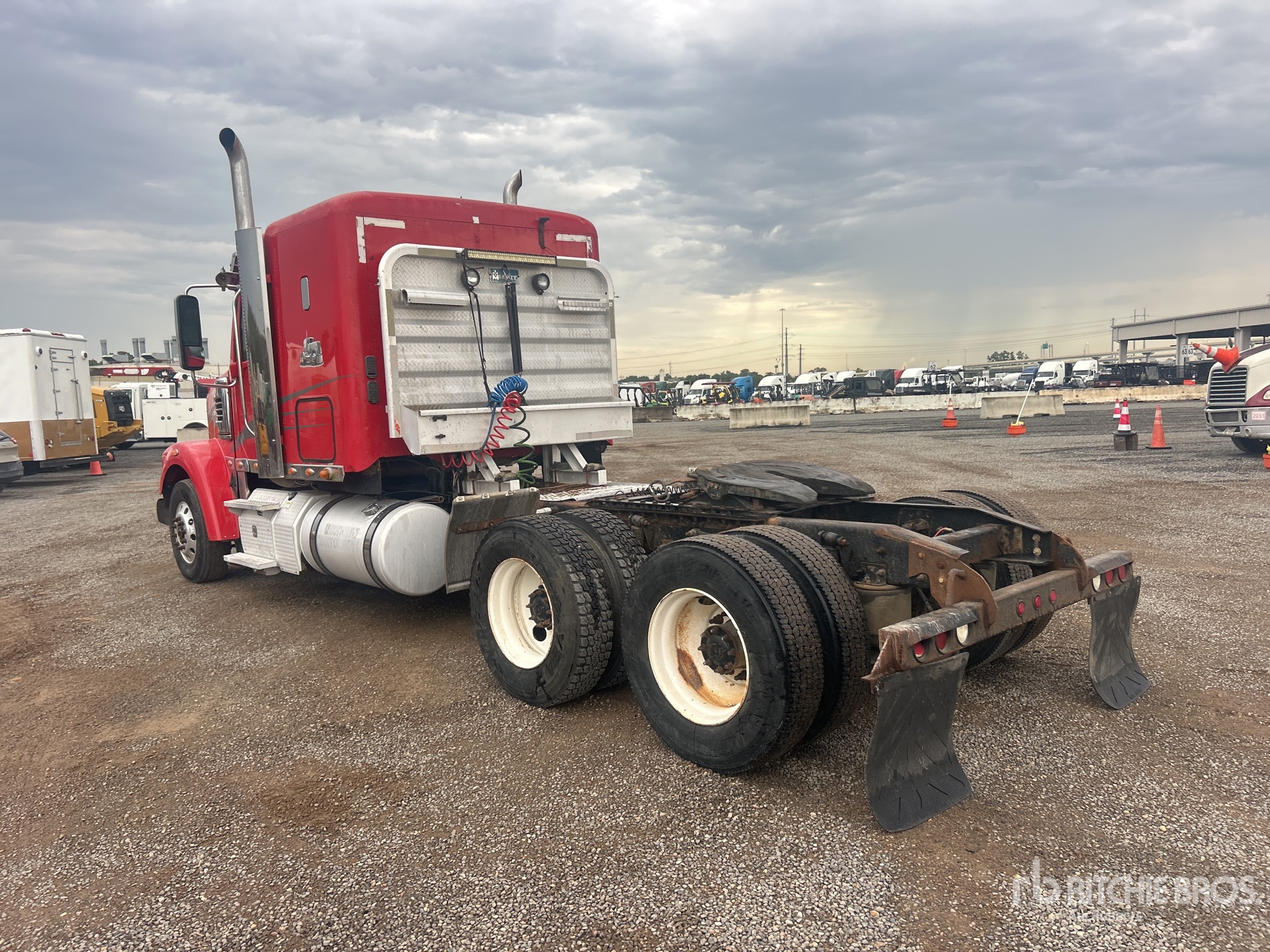 2014 Freightliner CORONADO 122SD