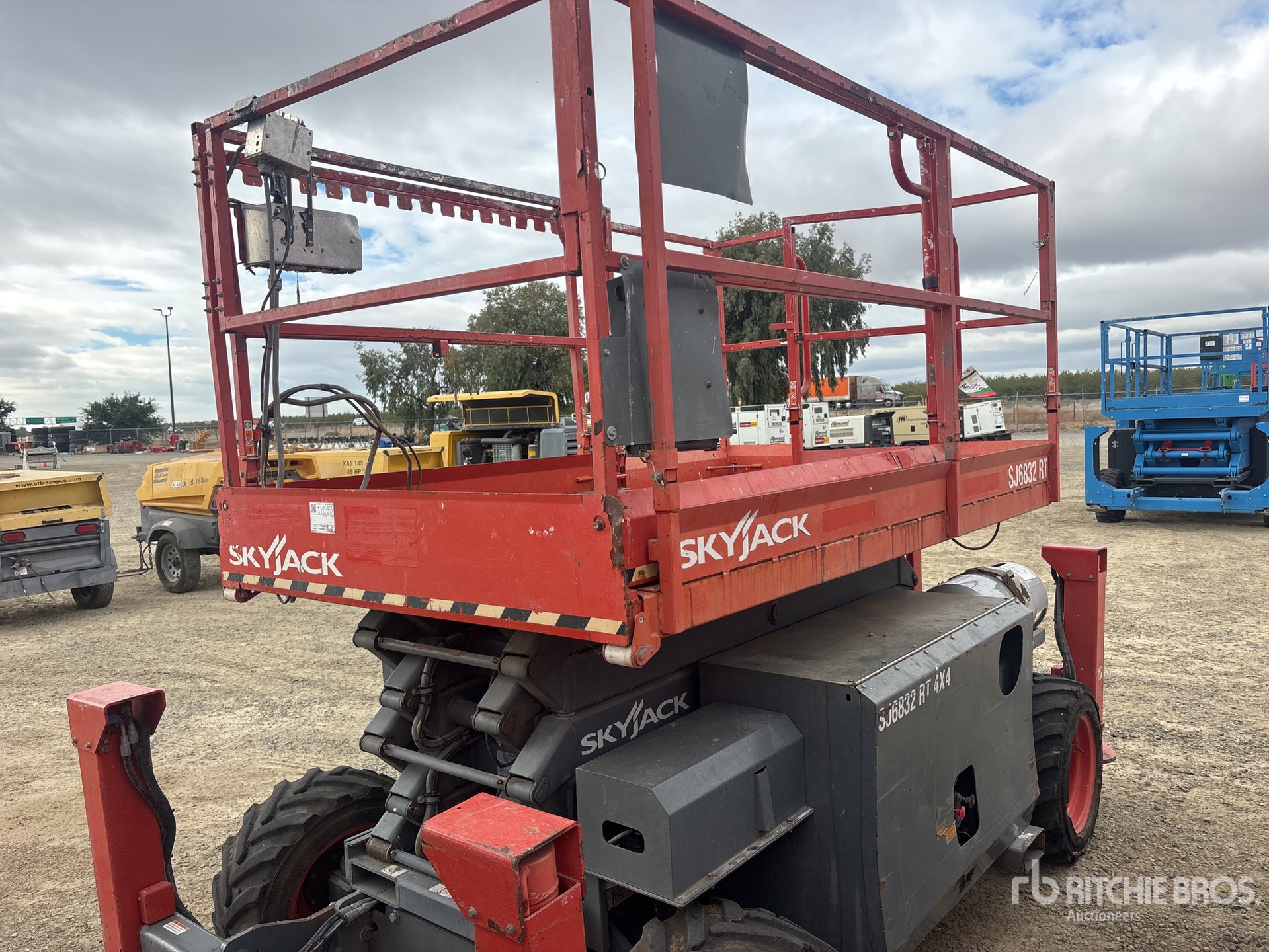 2007 Skyjack SJ6832RT