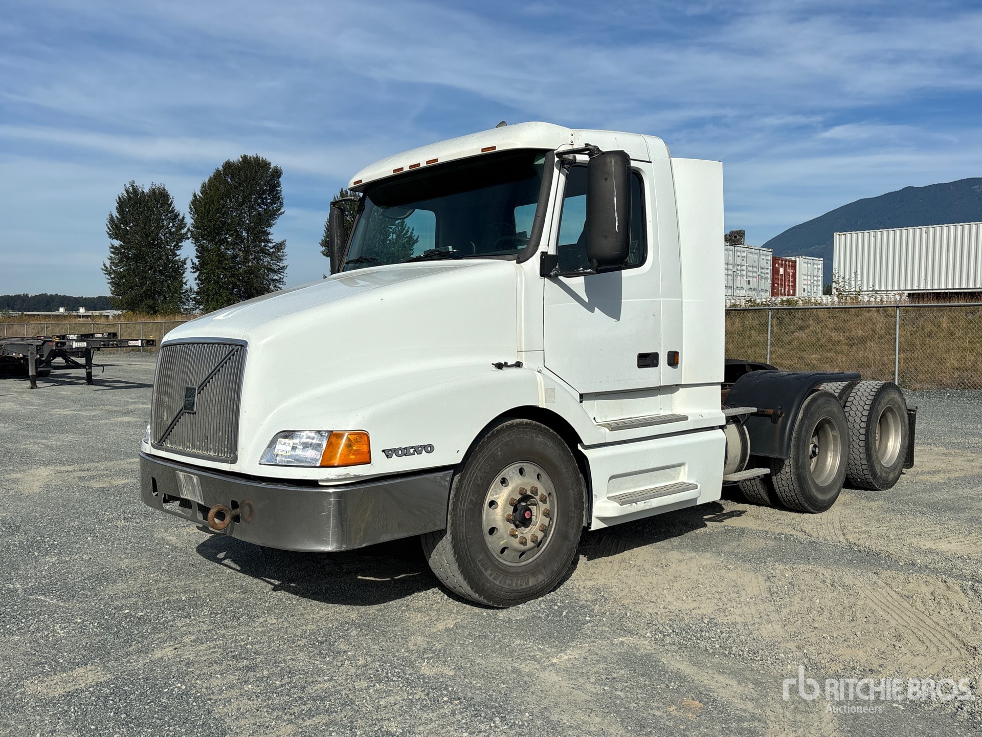 Photo of 2001 Volvo VNL