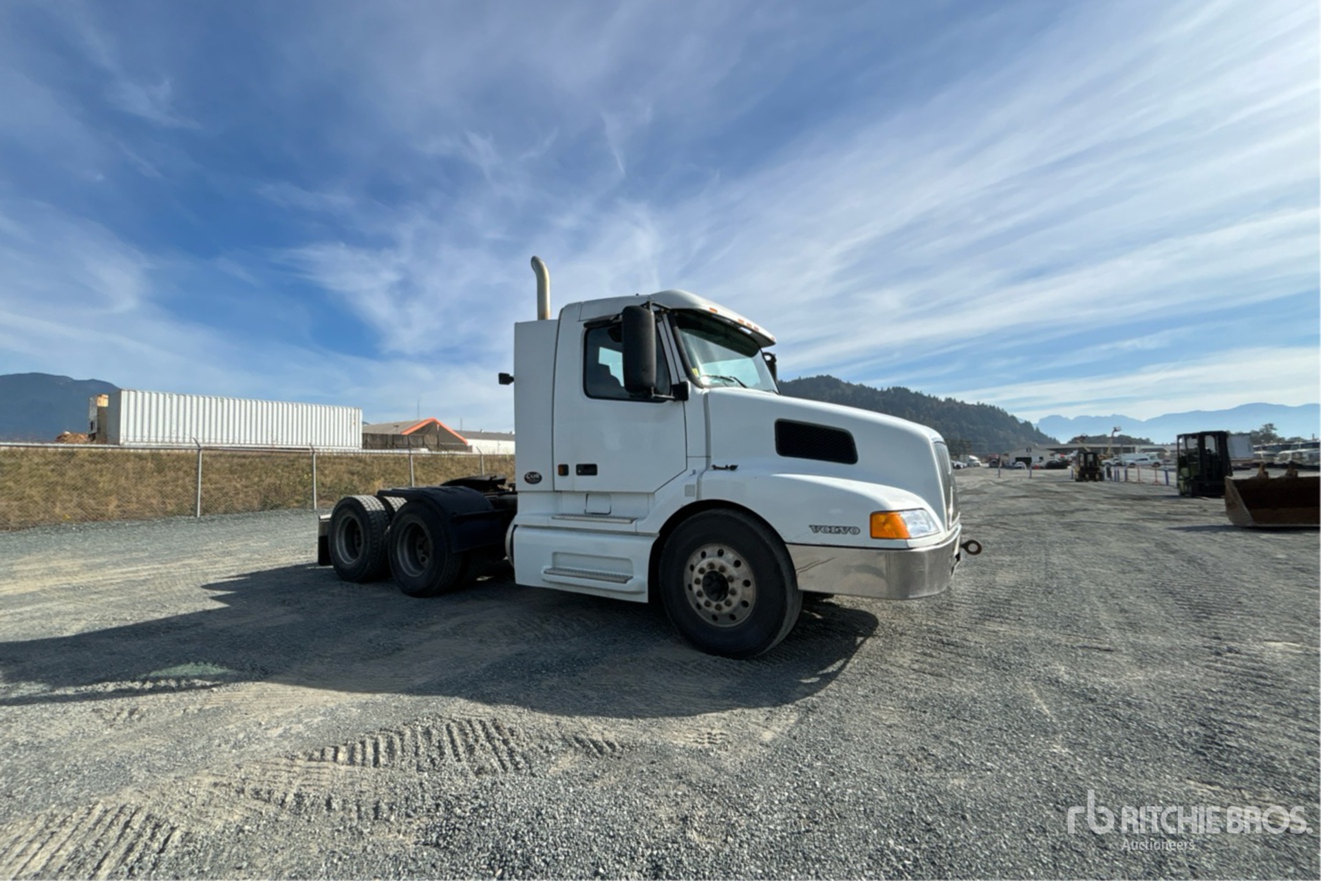 2001 Volvo VNL
